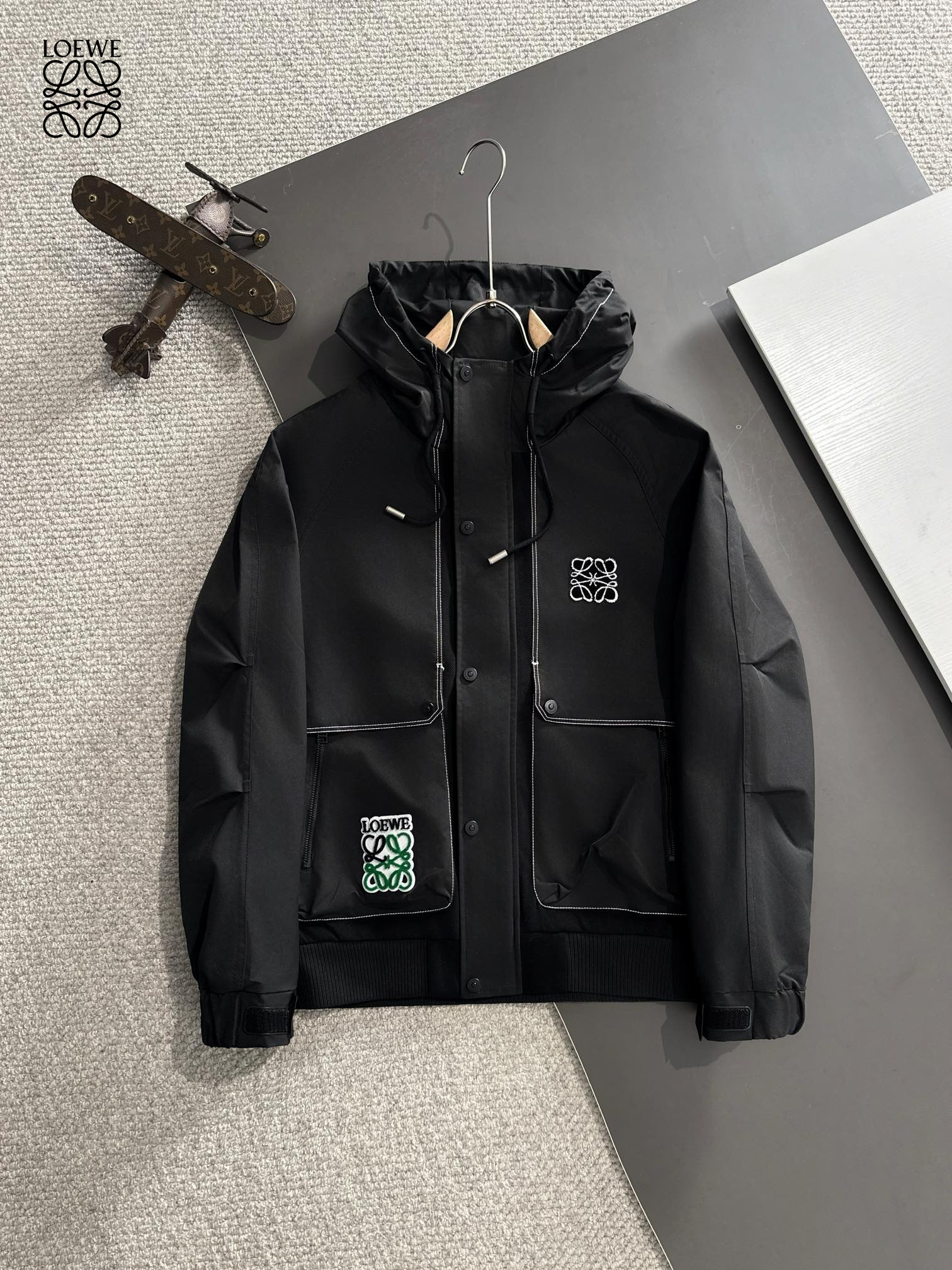 【LOEWE 公式旗艦店】ロエベ  ジャケット着 好評に付き再入荷 241224