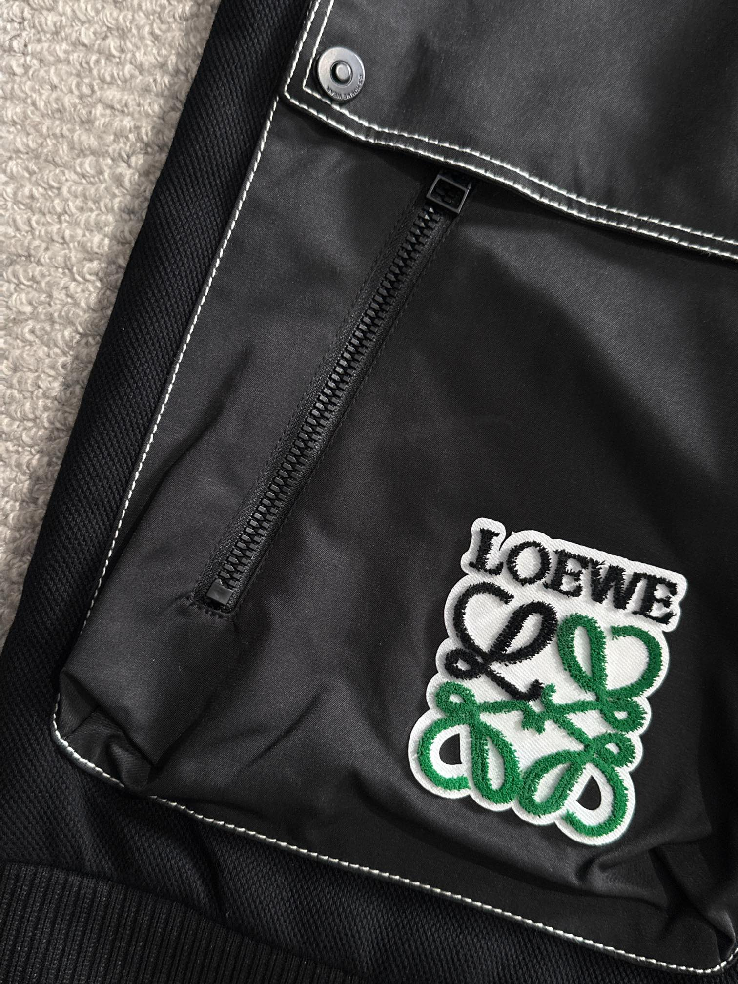 【LOEWE 公式旗艦店】ロエベ  ジャケット着 好評に付き再入荷 241224