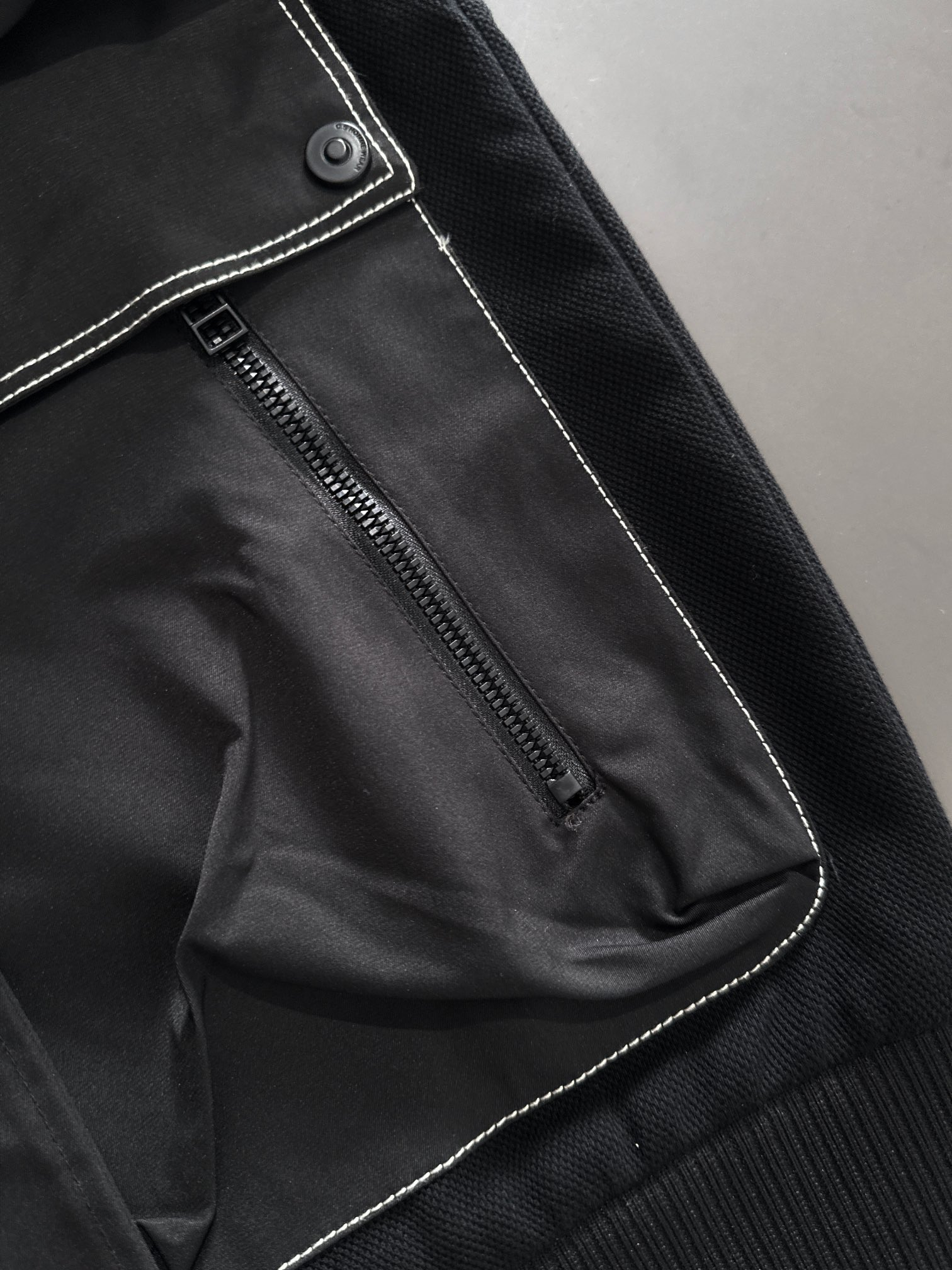 【LOEWE 公式旗艦店】ロエベ  ジャケット着 好評に付き再入荷 241224