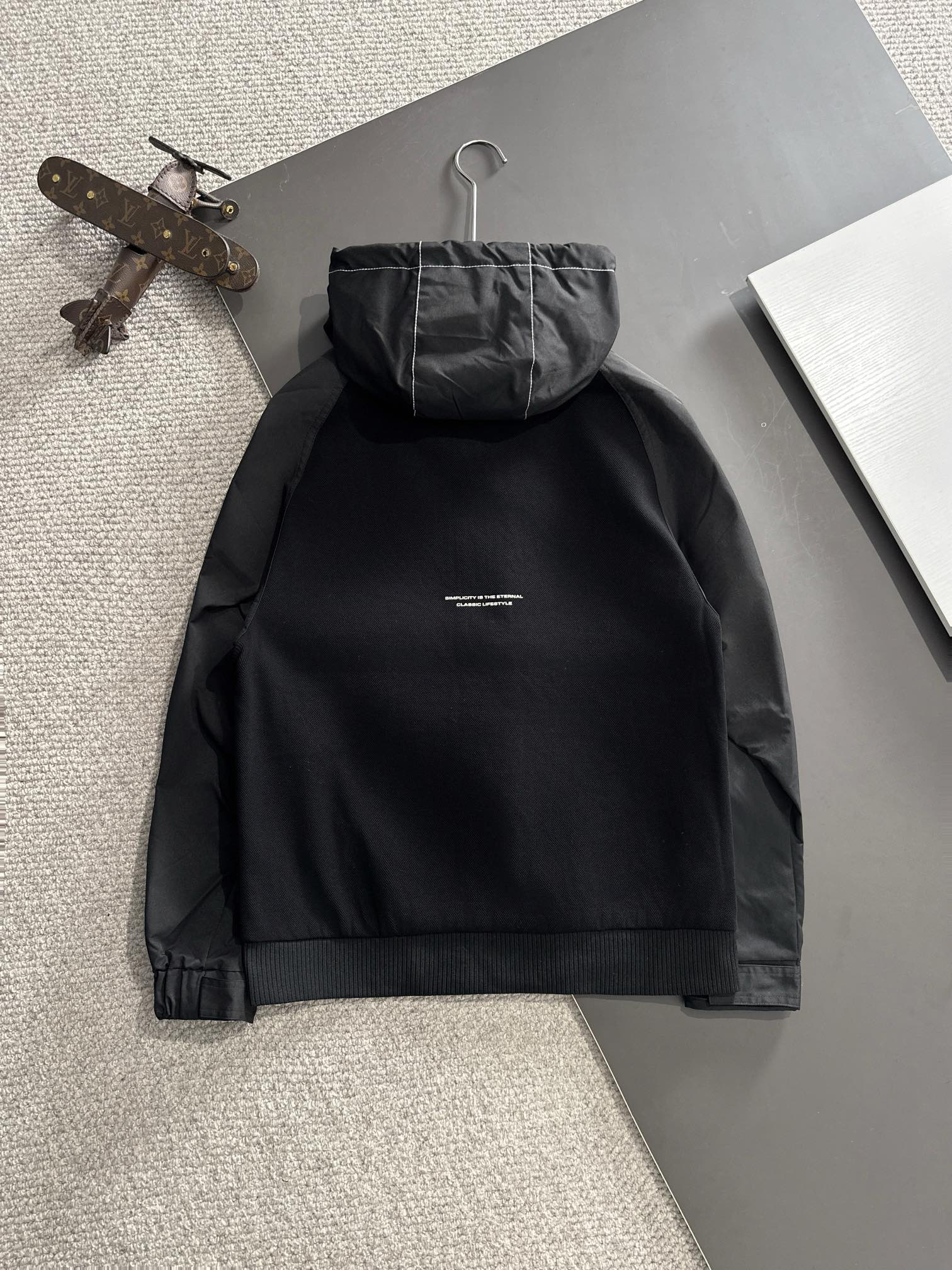 【LOEWE 公式旗艦店】ロエベ  ジャケット着 好評に付き再入荷 241224