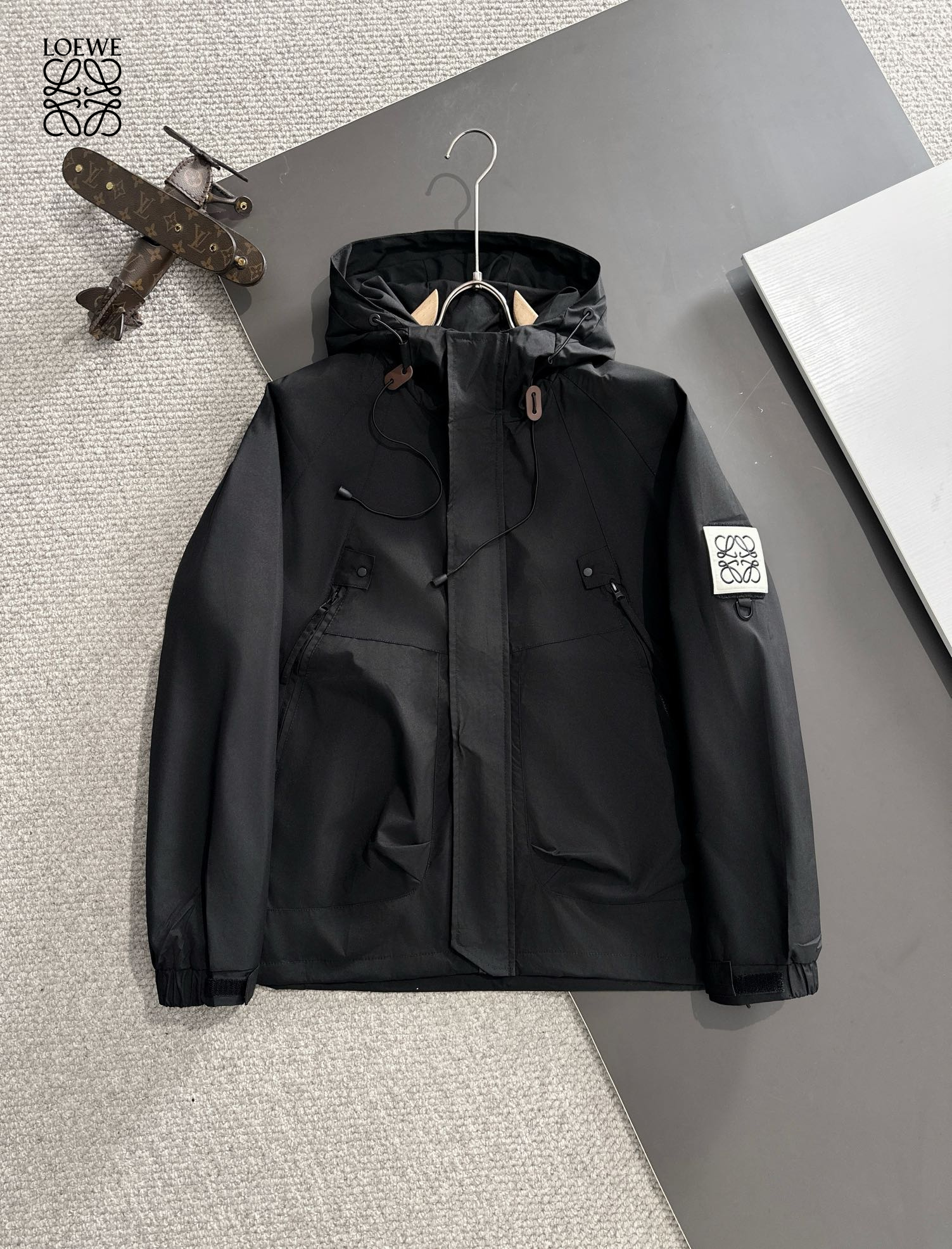 【LOEWE 公式旗艦店】ロエベ  ジャケット着 好評に付き再入荷 241224