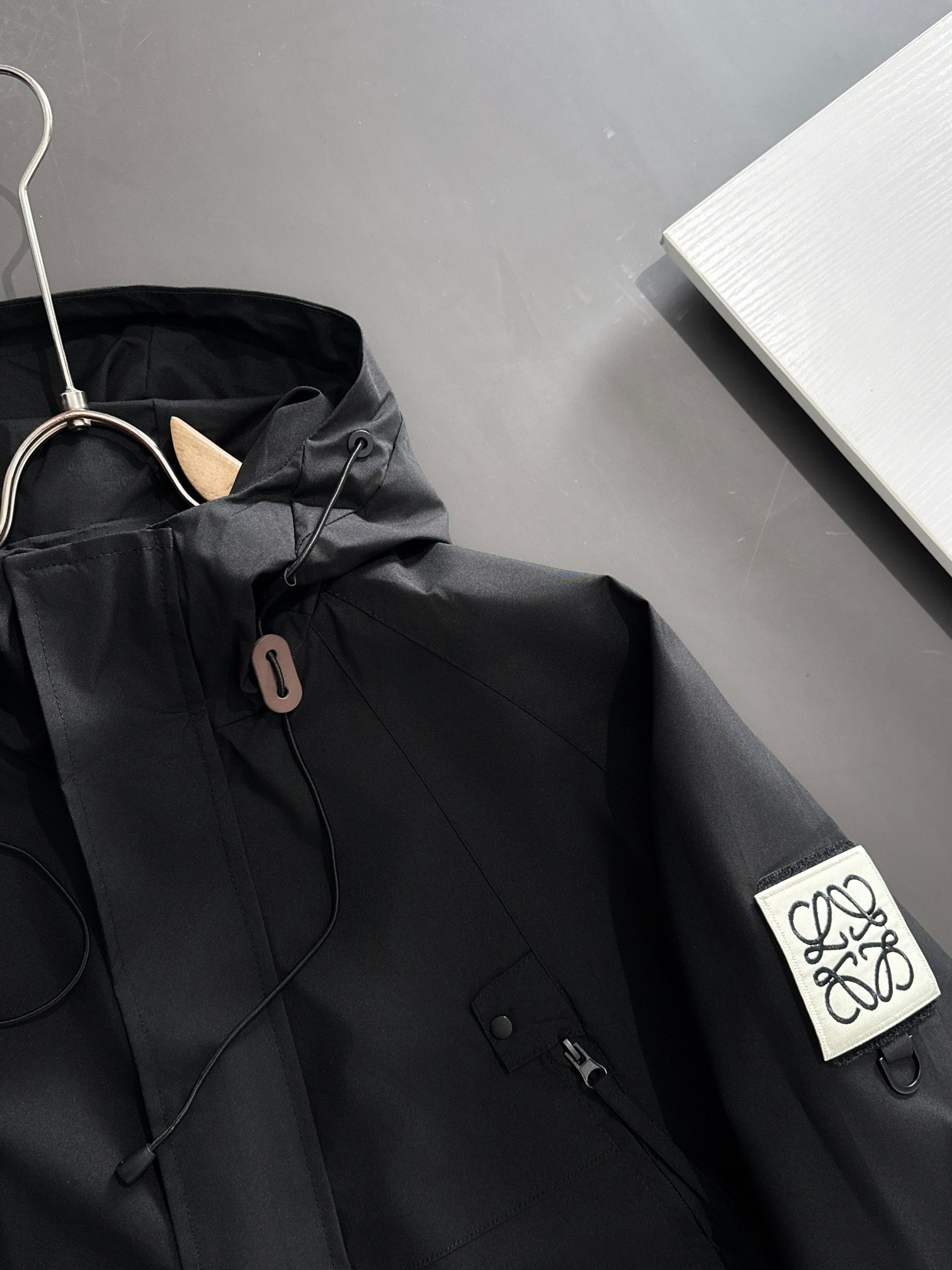 【LOEWE 公式旗艦店】ロエベ  ジャケット着 好評に付き再入荷 241224