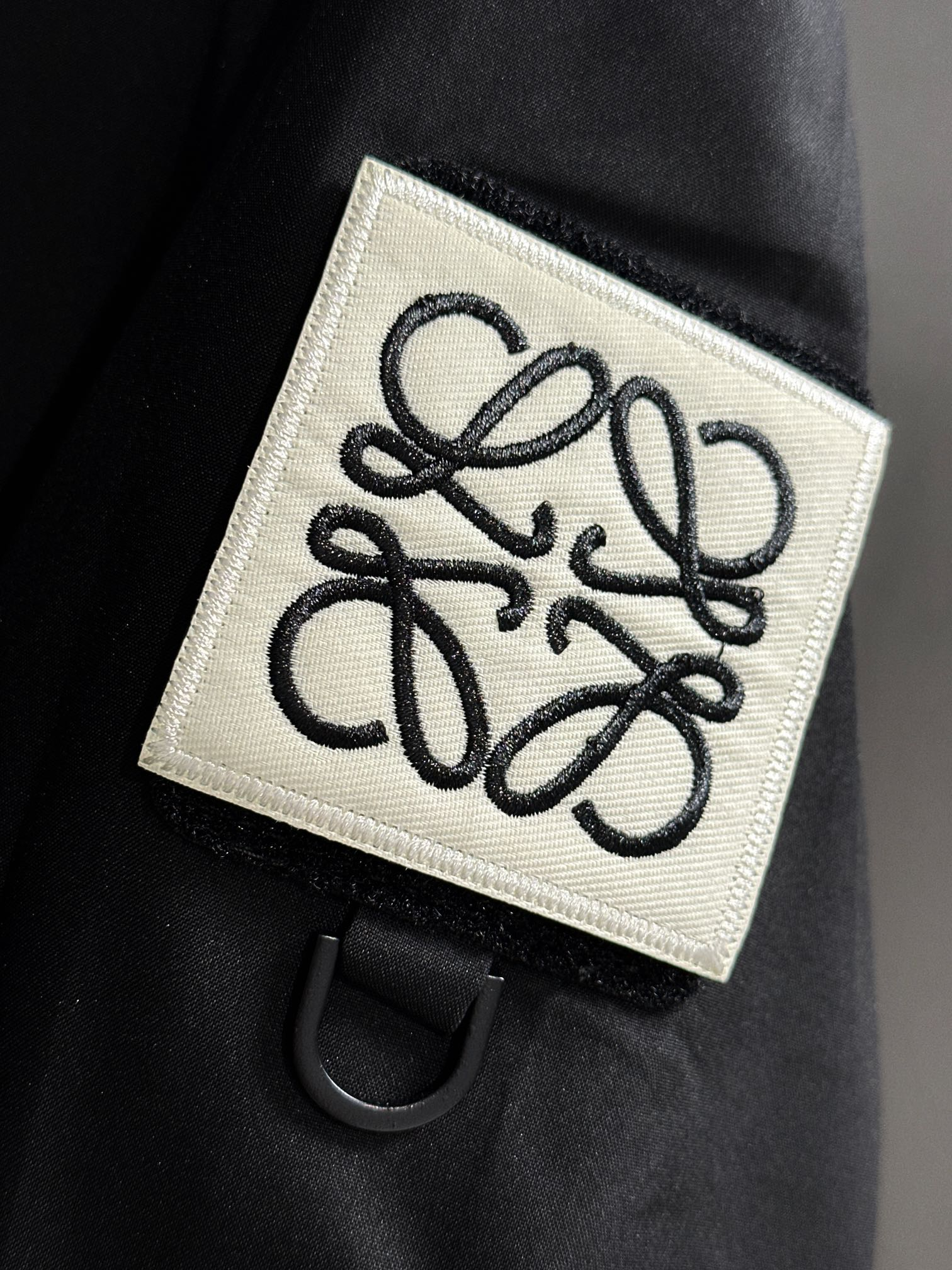 【LOEWE 公式旗艦店】ロエベ  ジャケット着 好評に付き再入荷 241224