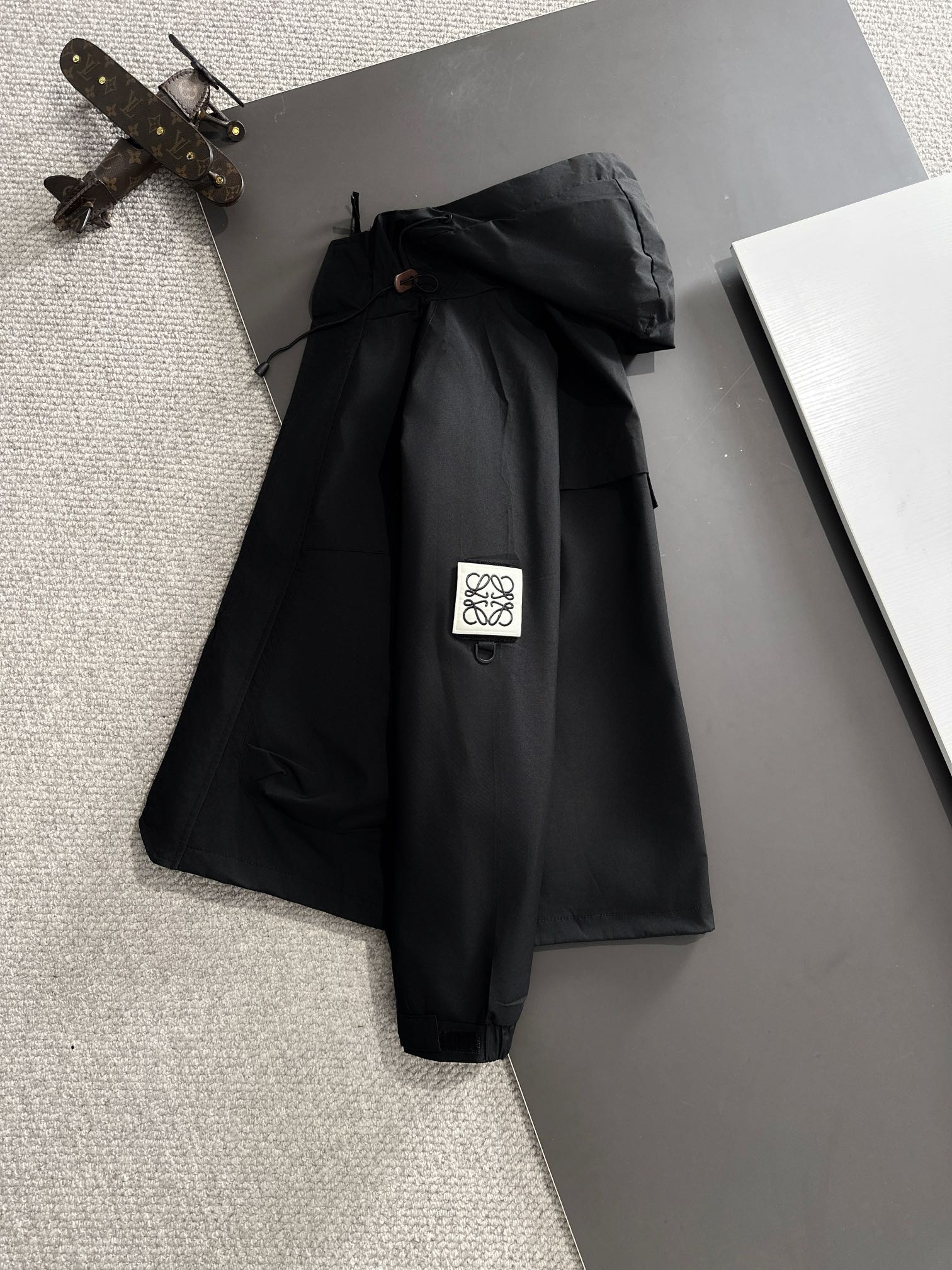 【LOEWE 公式旗艦店】ロエベ  ジャケット着 好評に付き再入荷 241224