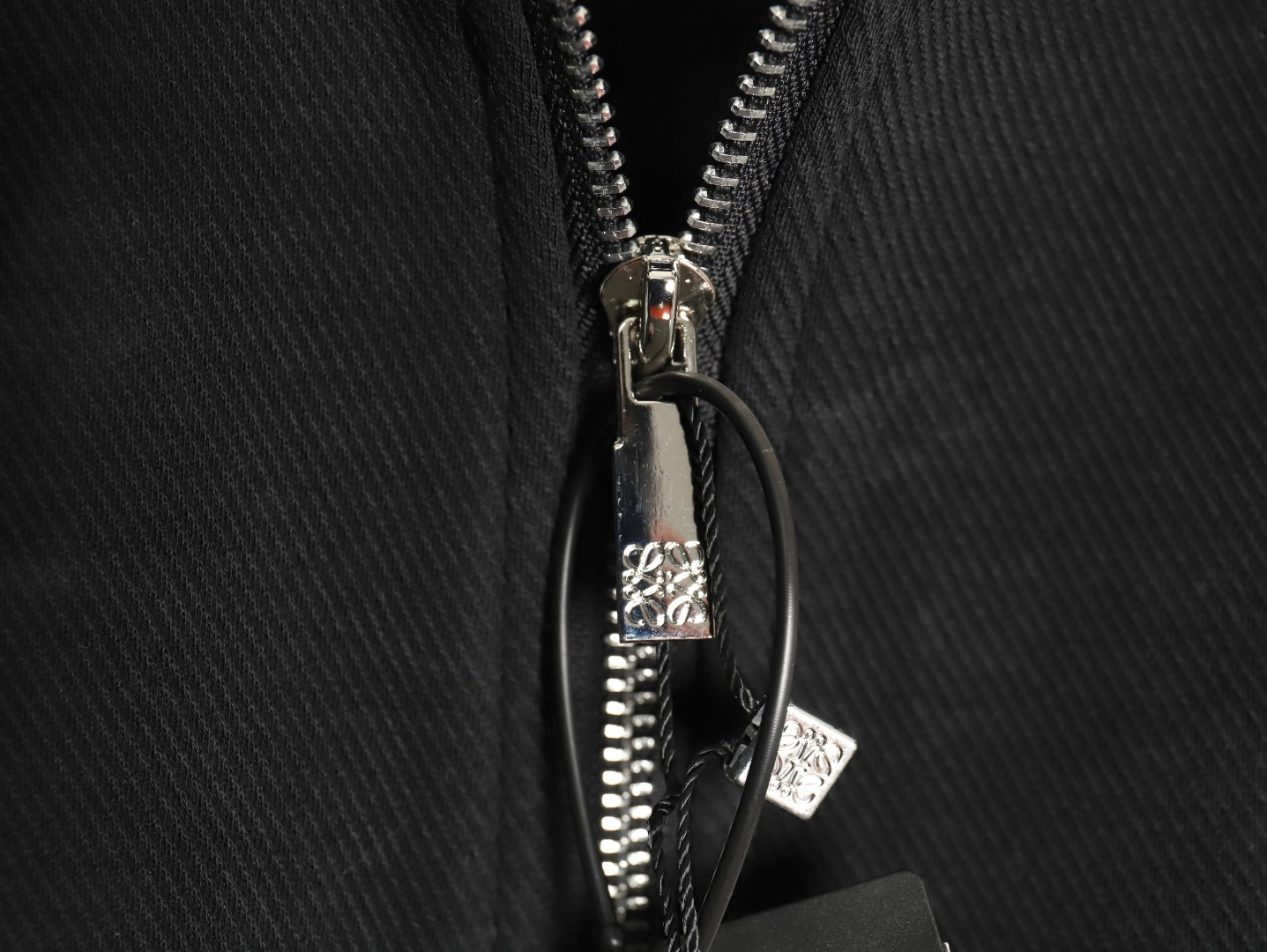 【LOEWE 公式旗艦店】ロエベ  ジャケット着 好評に付き再入荷 241224