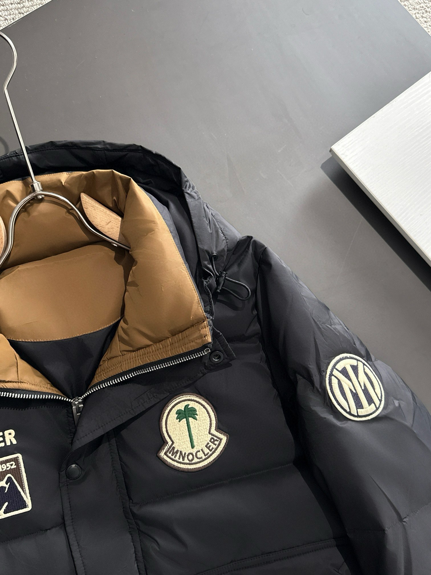【MONCLER 公式旗艦店】モンクレール  ダウンジャケット好評に付き再入荷！ 241224