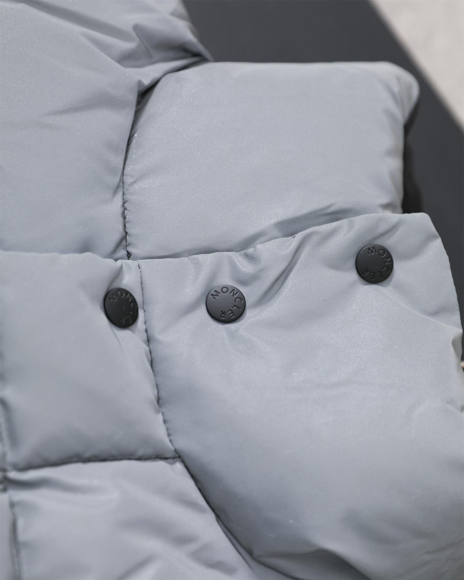 【MONCLER 公式旗艦店】モンクレール  ダウンジャケット好評に付き再入荷！ 241224