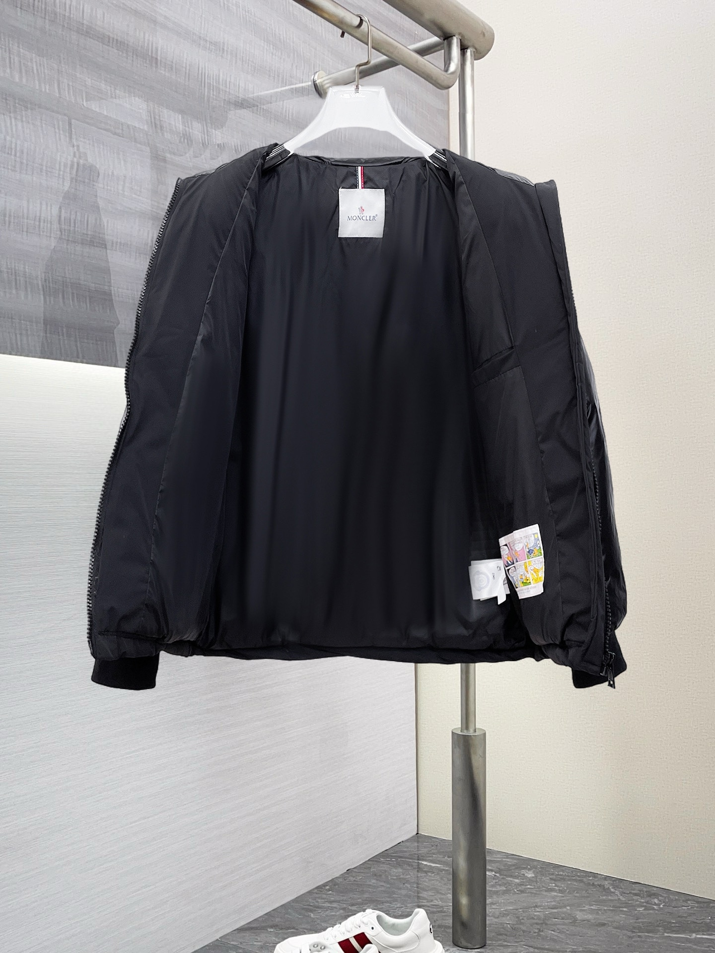 【MONCLER 公式旗艦店】モンクレール  ダウンジャケット好評に付き再入荷！ 241224