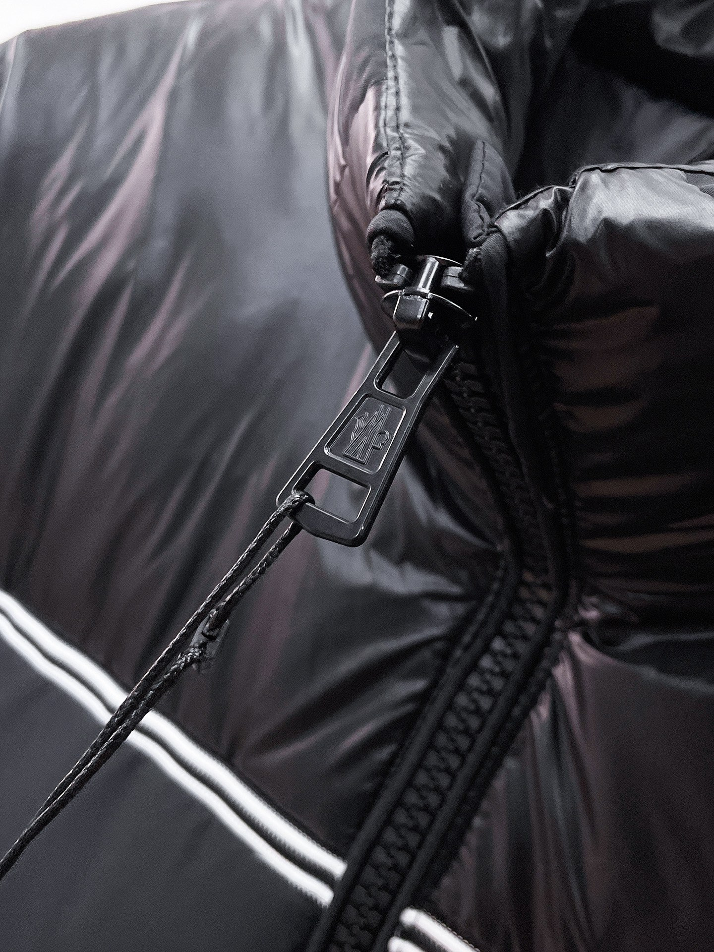 【MONCLER 公式旗艦店】モンクレール  ダウンジャケット好評に付き再入荷！ 241224