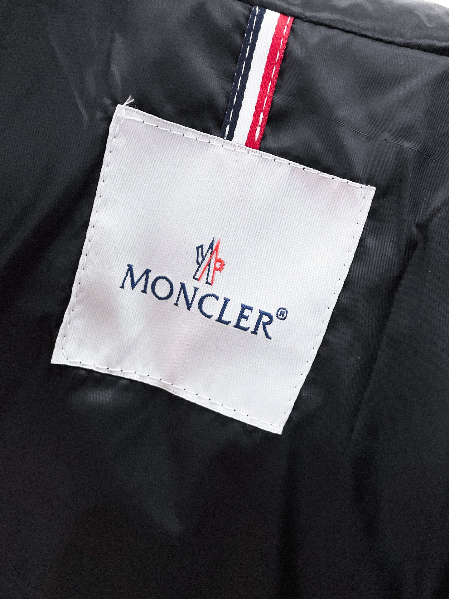【MONCLER 公式旗艦店】モンクレール  ダウンジャケット好評に付き再入荷！ 241224