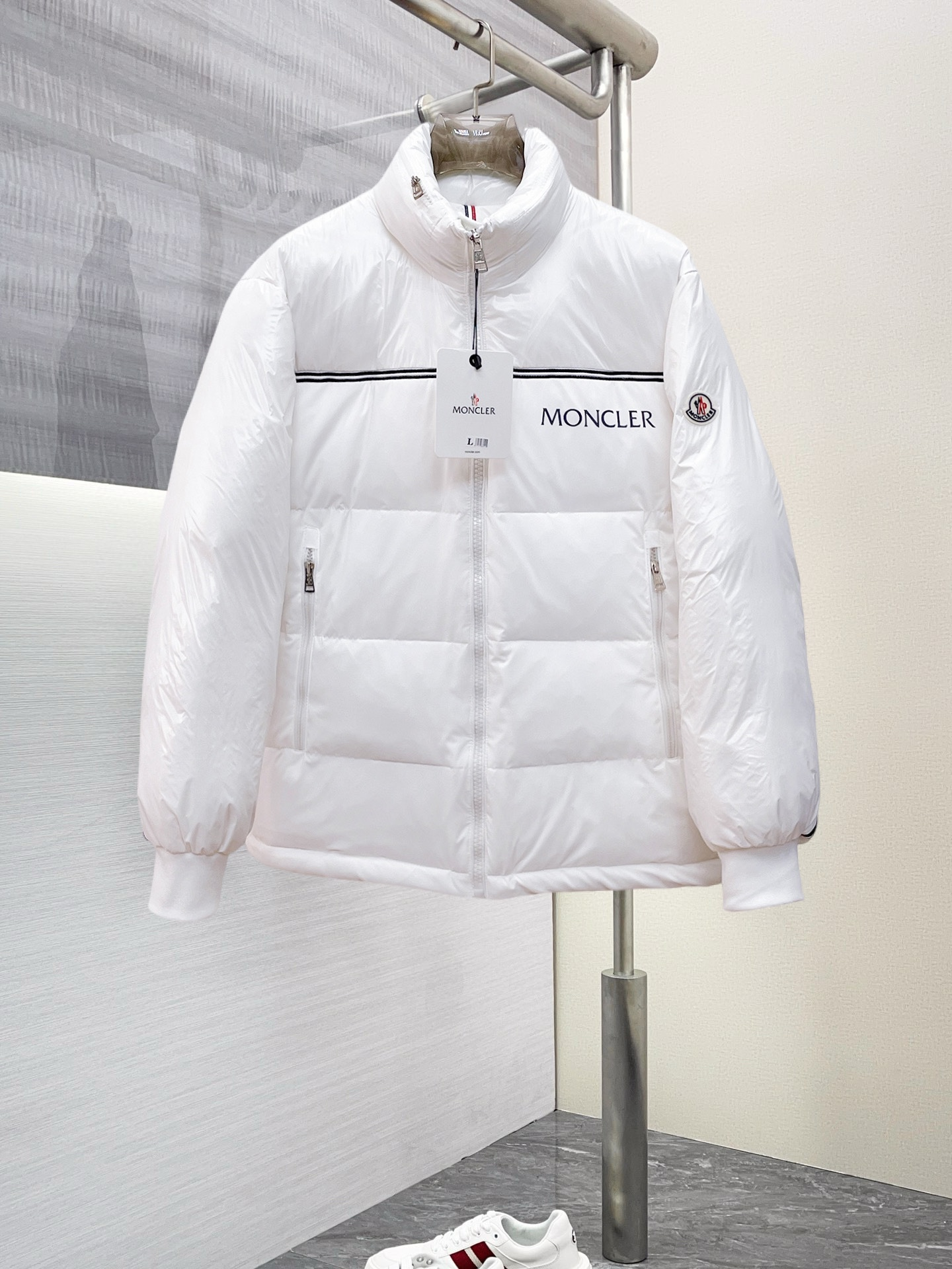 【MONCLER 公式旗艦店】モンクレール  ダウンジャケット好評に付き再入荷！ 241224