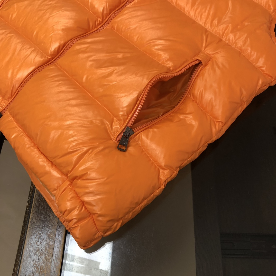 【MONCLER 公式旗艦店】モンクレール  ダウンベスト 好評に付き再入荷！ 241224