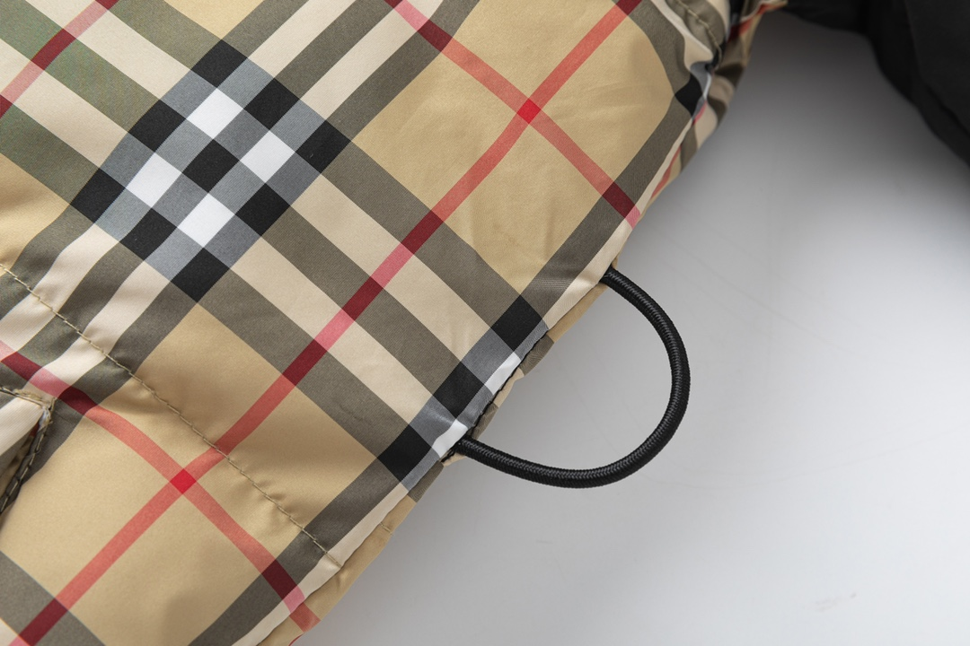 【BURBERRY  公式旗艦店】バーバリー   ダウンジャケット ご好評に付き再入荷！241226