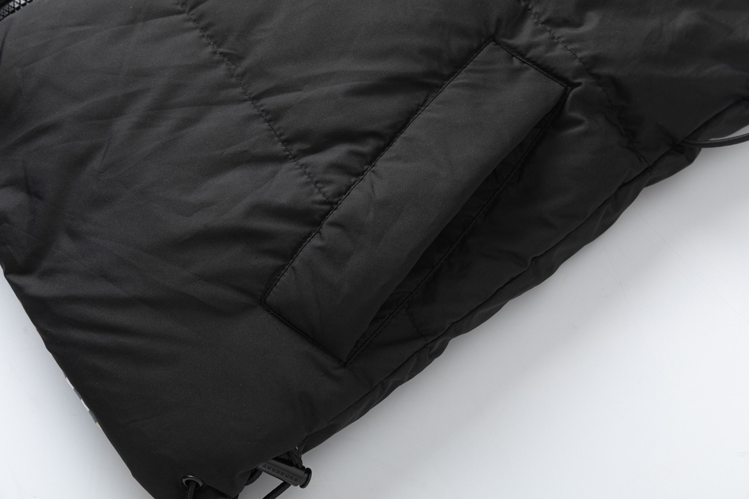 【BURBERRY  公式旗艦店】バーバリー   ダウンジャケット ご好評に付き再入荷！241226