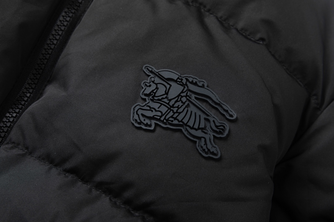 【BURBERRY  公式旗艦店】バーバリー   ダウンジャケット ご好評に付き再入荷！241226