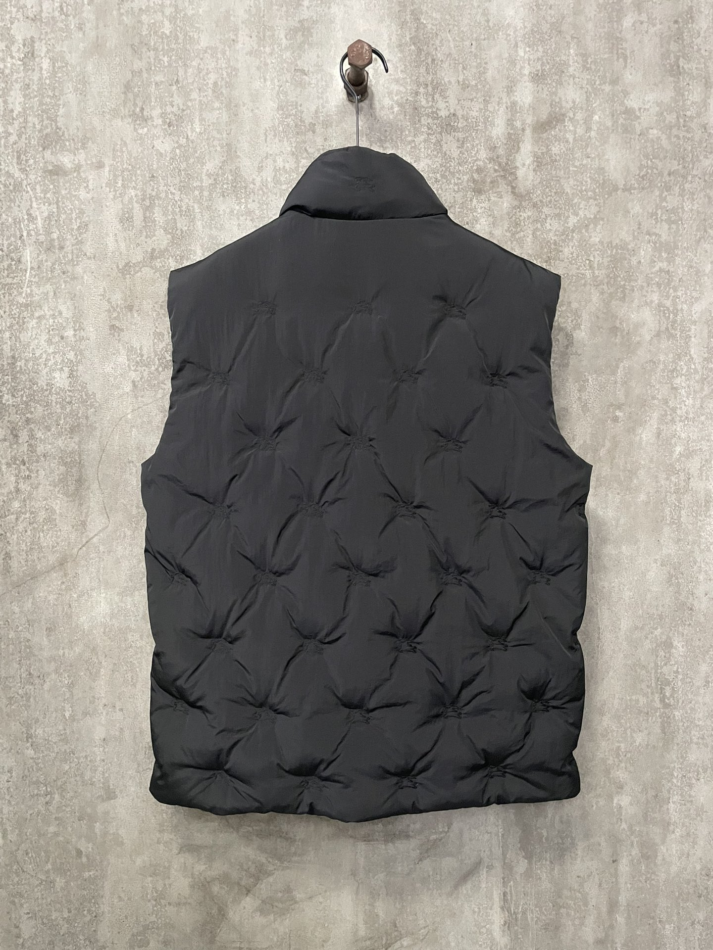 【BURBERRY  公式旗艦店】バーバリー  ダウンジャケット ご好評に付き再入荷！241226