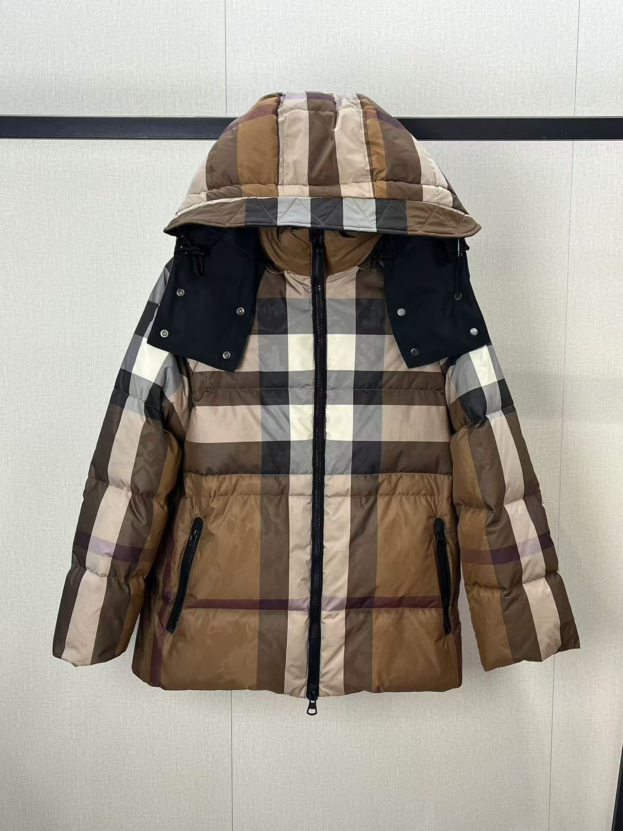 【BURBERRY  公式旗艦店】バーバリー  ダウンジャケット ご好評に付き再入荷！241226