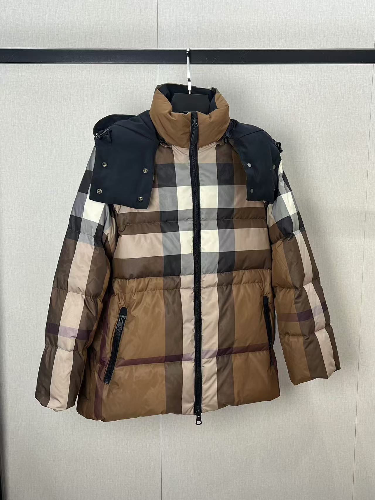 【BURBERRY  公式旗艦店】バーバリー  ダウンジャケット ご好評に付き再入荷！241226