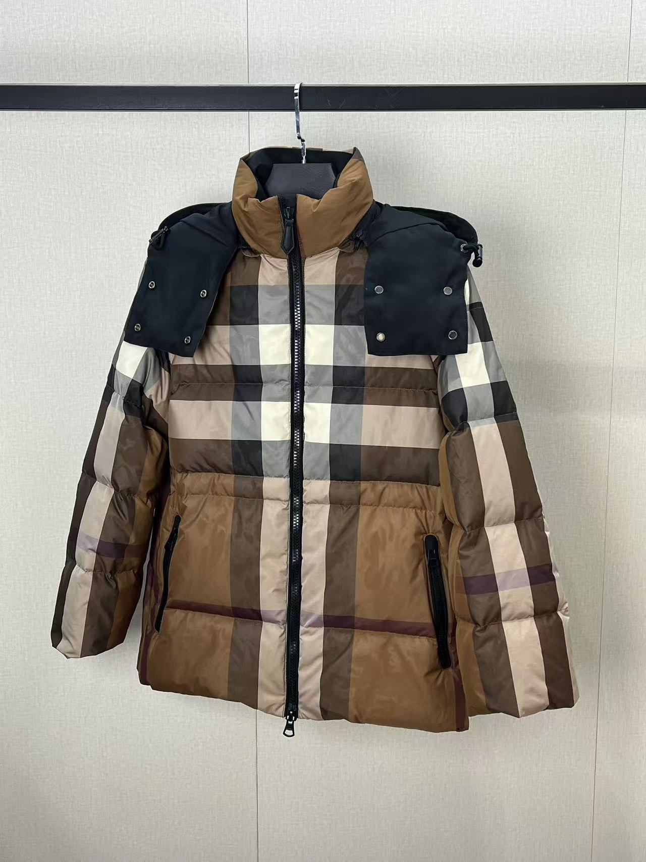 【BURBERRY  公式旗艦店】バーバリー  ダウンジャケット ご好評に付き再入荷！241226