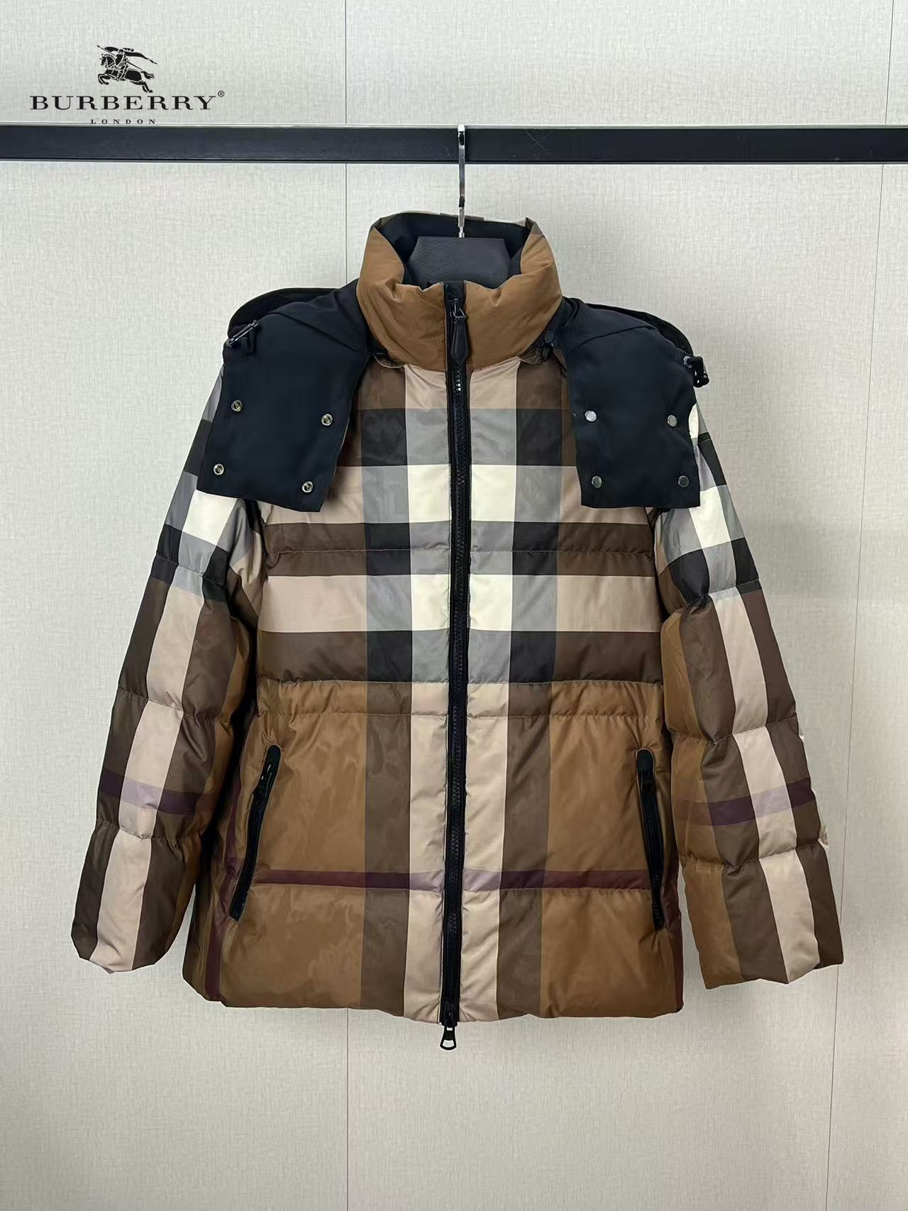 【BURBERRY  公式旗艦店】バーバリー  ダウンジャケット ご好評に付き再入荷！241226