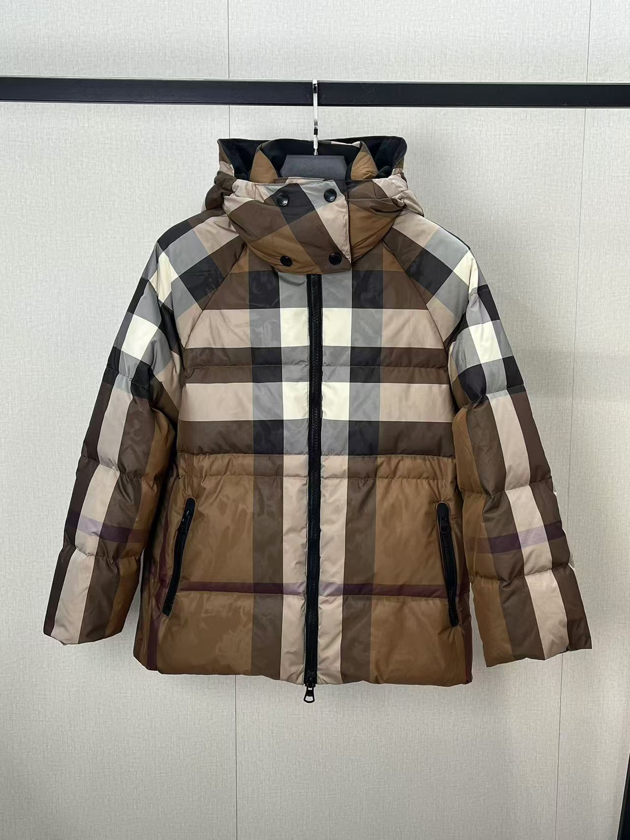 【BURBERRY  公式旗艦店】バーバリー  ダウンジャケット ご好評に付き再入荷！241226