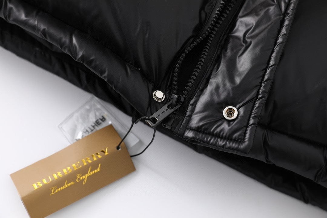 【BURBERRY  公式旗艦店】バーバリー   ダウンジャケット ご好評に付き再入荷！241226