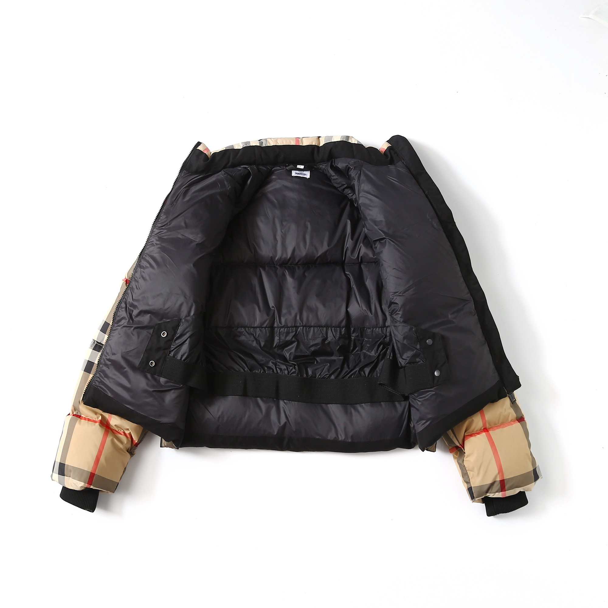 【BURBERRY  公式旗艦店】バーバリー  ダウンジャケット ご好評に付き再入荷！241226