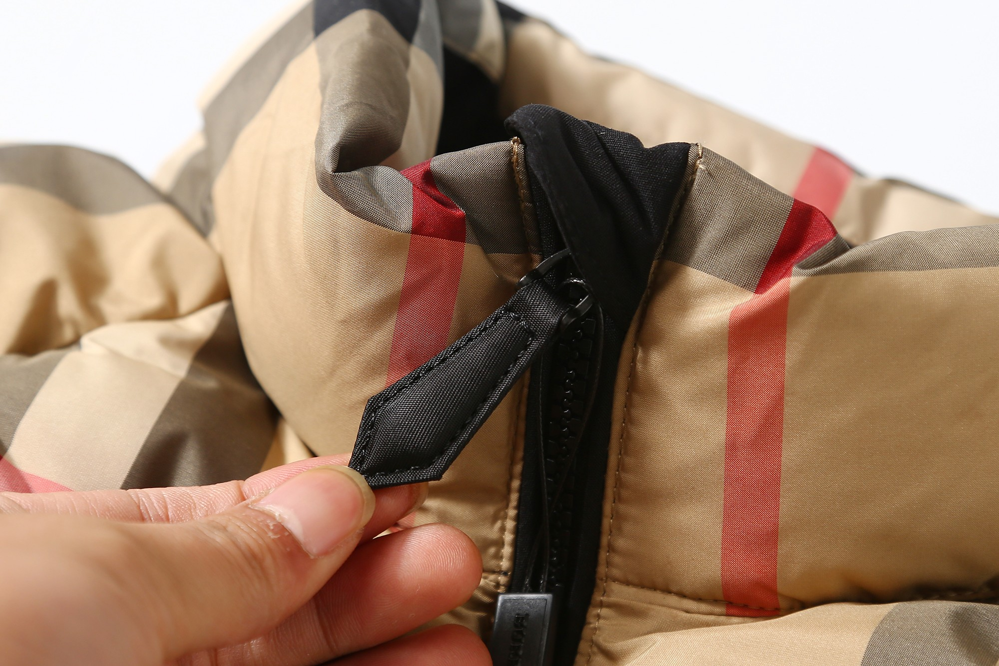 【BURBERRY  公式旗艦店】バーバリー  ダウンジャケット ご好評に付き再入荷！241226