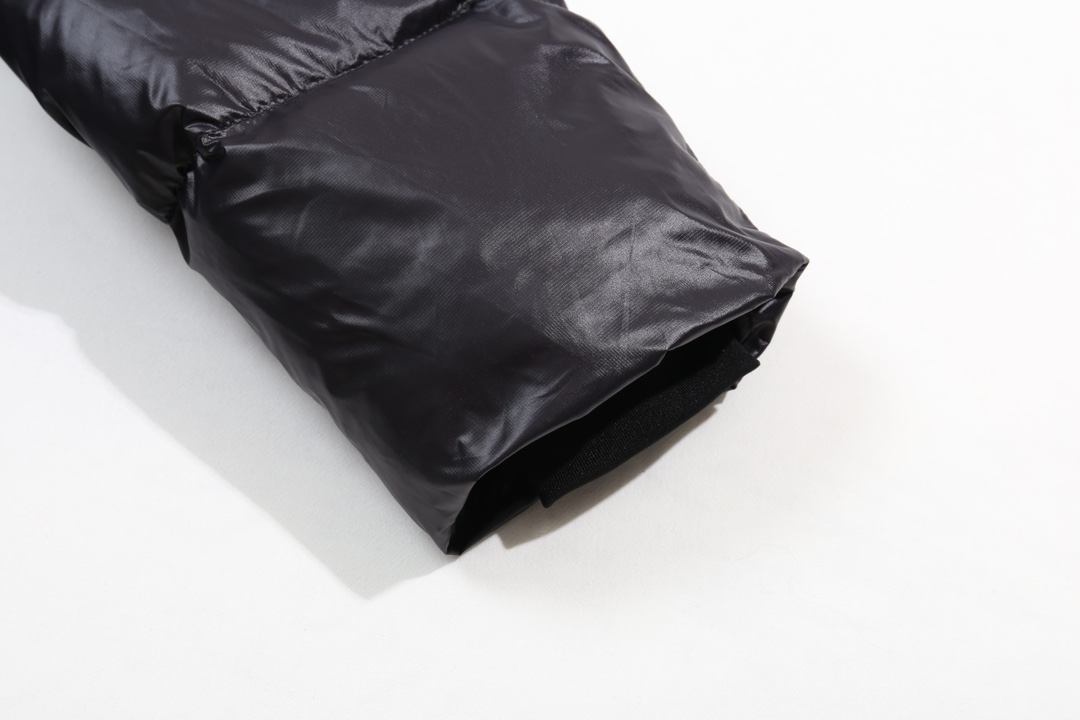 【Canada Goose  公式旗艦店】 カナダグース  ダウンジャケット ご好評に付き再入荷！241227