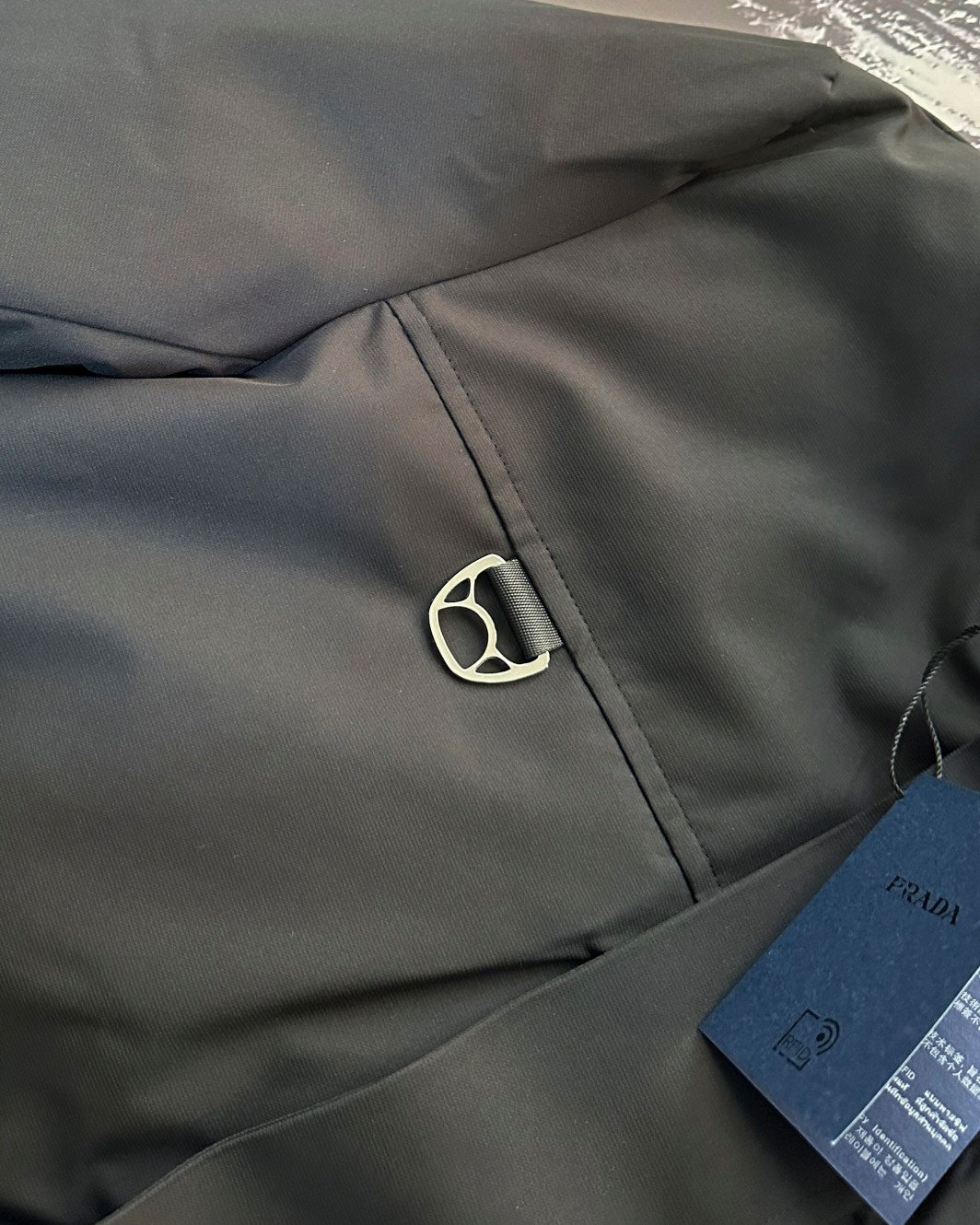 【PRADA  公式旗艦店】プラダ  ダウンジャケット好評に付き再入荷！241227