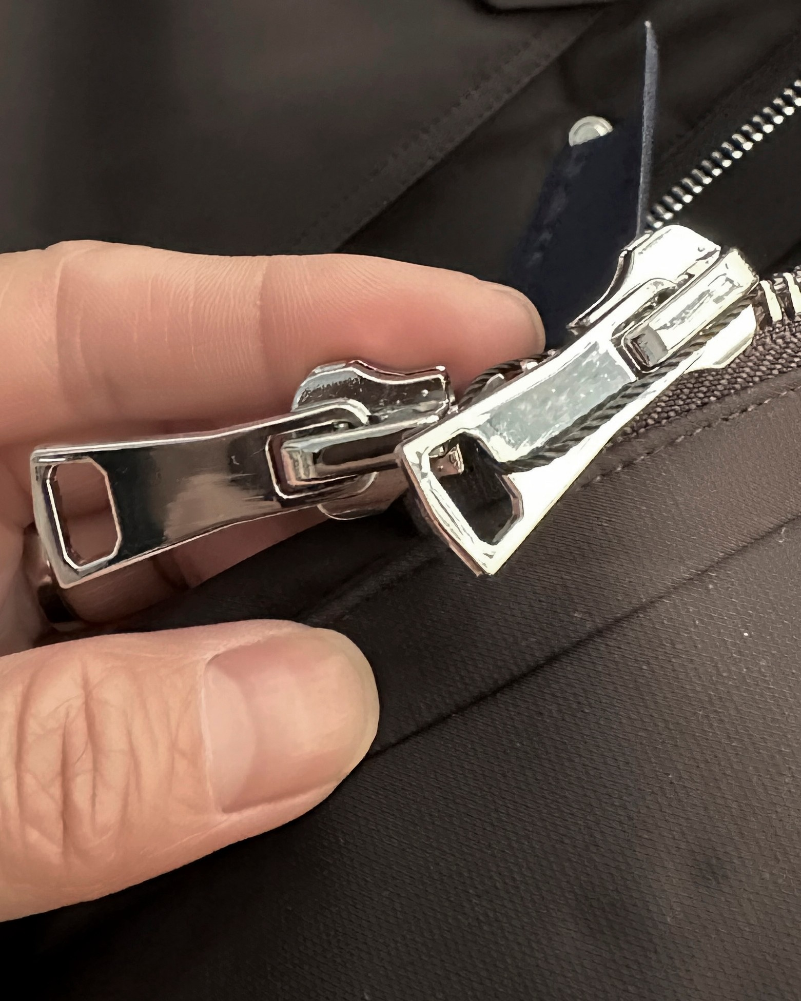 【PRADA  公式旗艦店】プラダ  ダウンジャケット好評に付き再入荷！241227