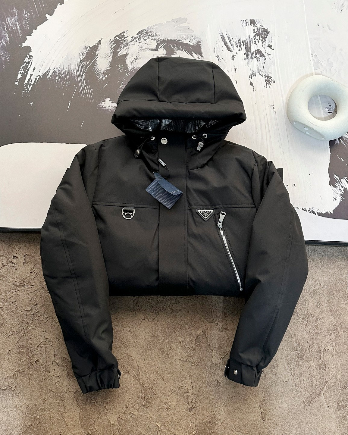 【PRADA  公式旗艦店】プラダ  ダウンジャケット好評に付き再入荷！241227