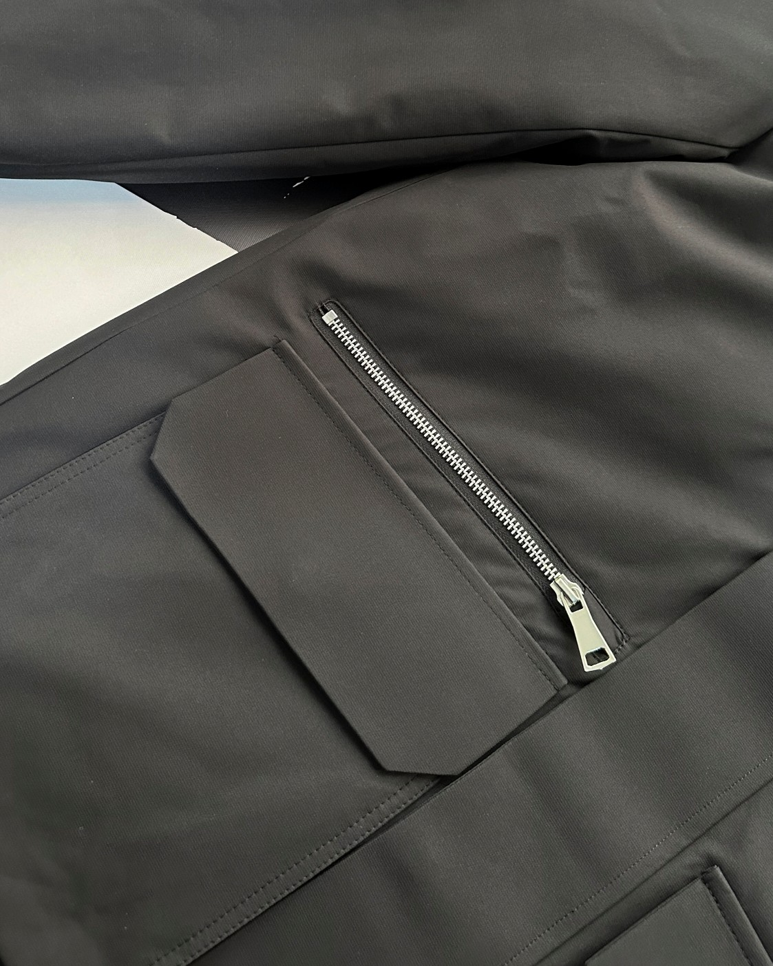 【PRADA  公式旗艦店】プラダ  ダウンジャケット好評に付き再入荷！241227