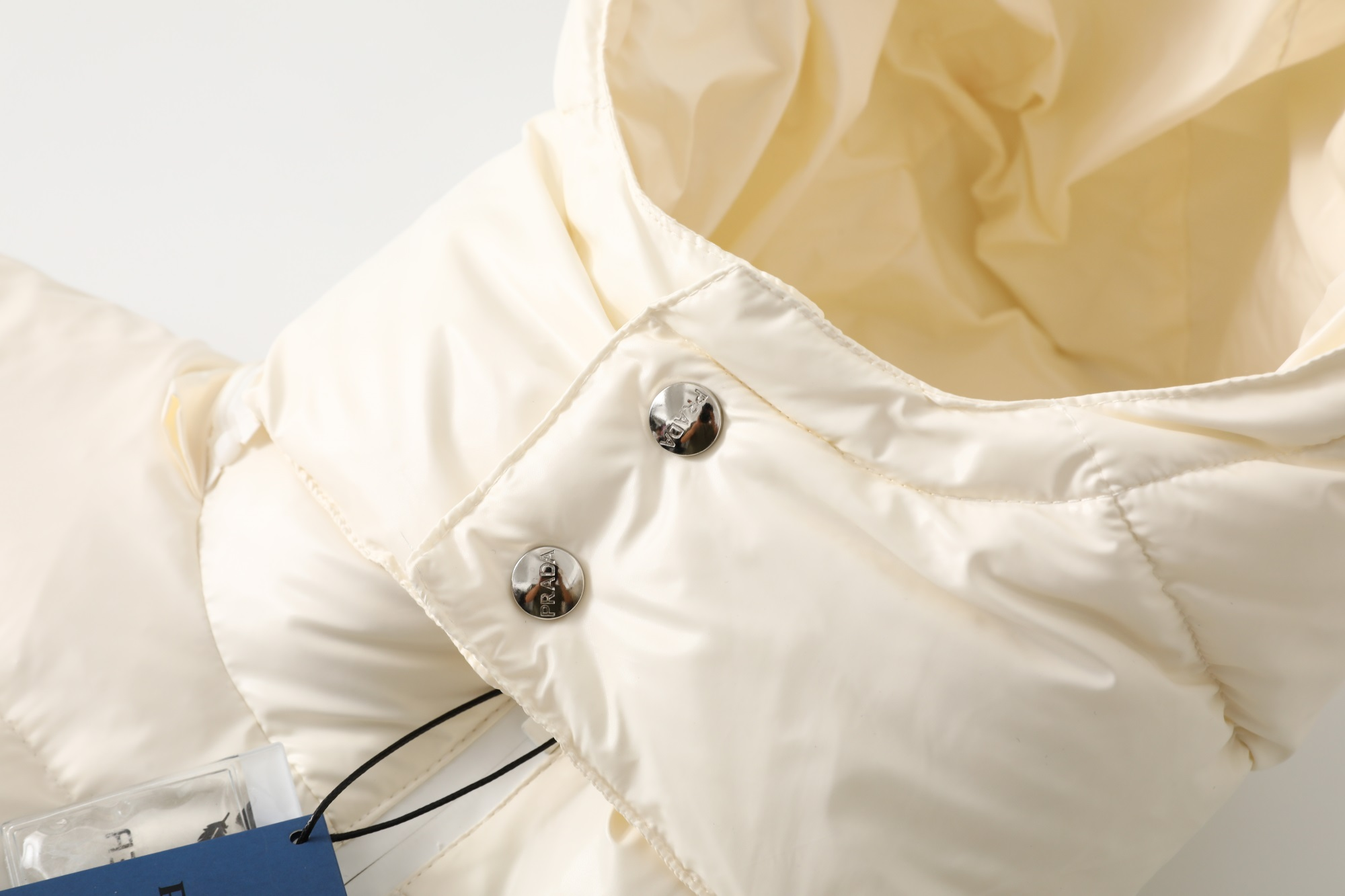 【PRADA  公式旗艦店】プラダ  ダウンジャケット好評に付き再入荷！241227