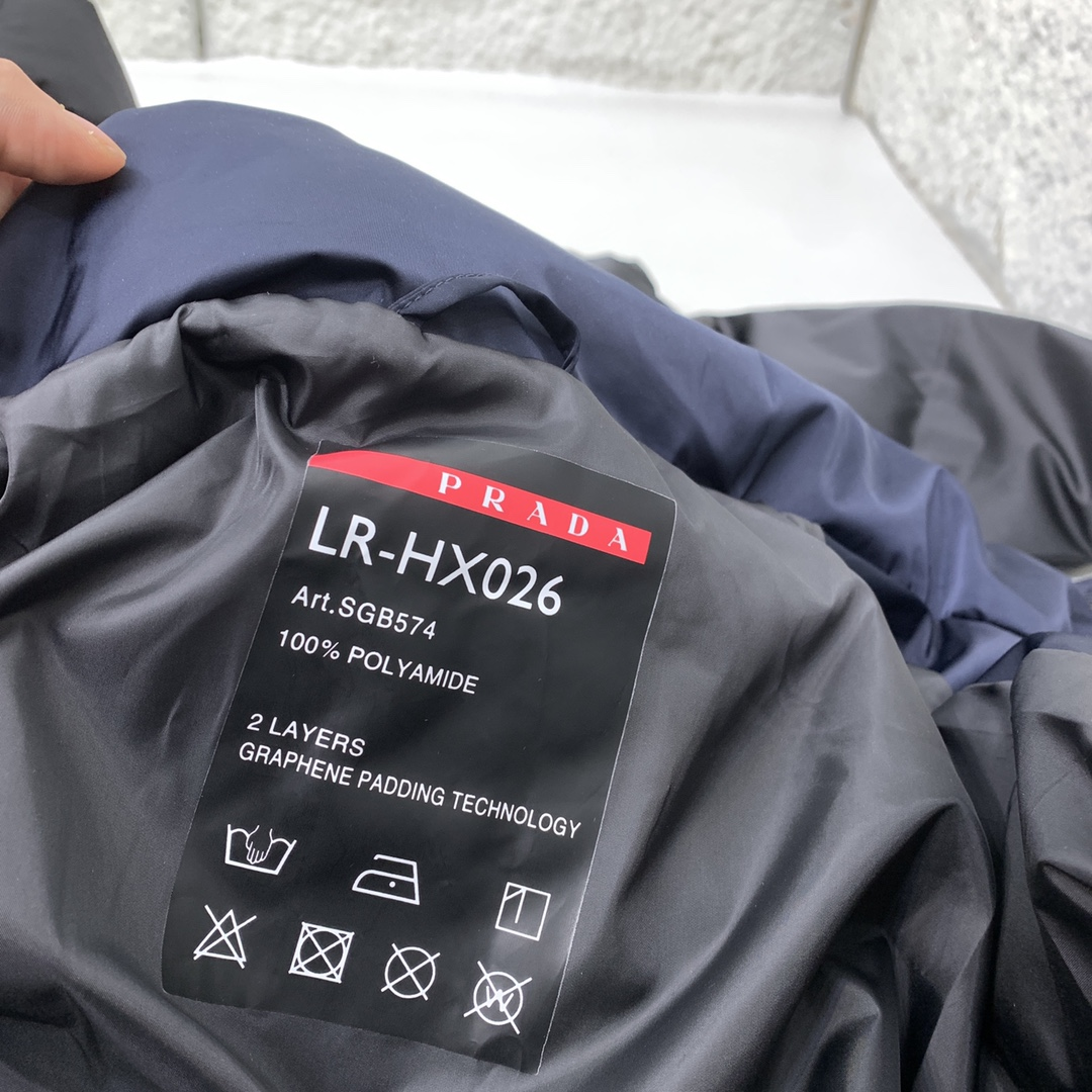 【PRADA  公式旗艦店】プラダ  ダウンジャケット好評に付き再入荷！241227