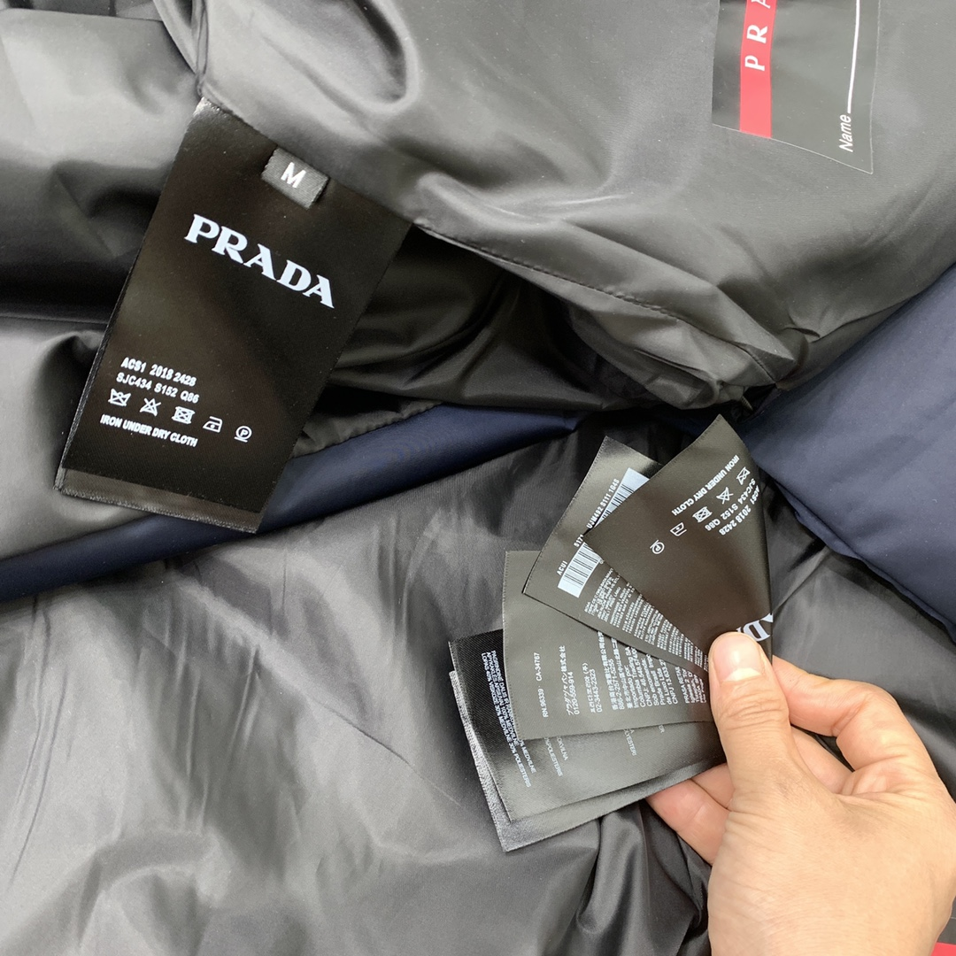 【PRADA  公式旗艦店】プラダ  ダウンジャケット好評に付き再入荷！241227