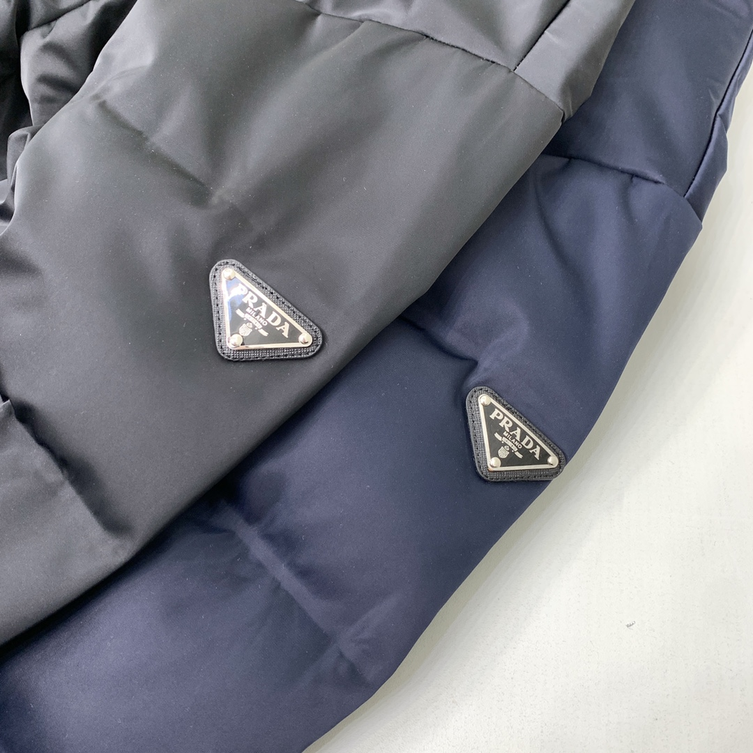 【PRADA  公式旗艦店】プラダ  ダウンジャケット好評に付き再入荷！241227