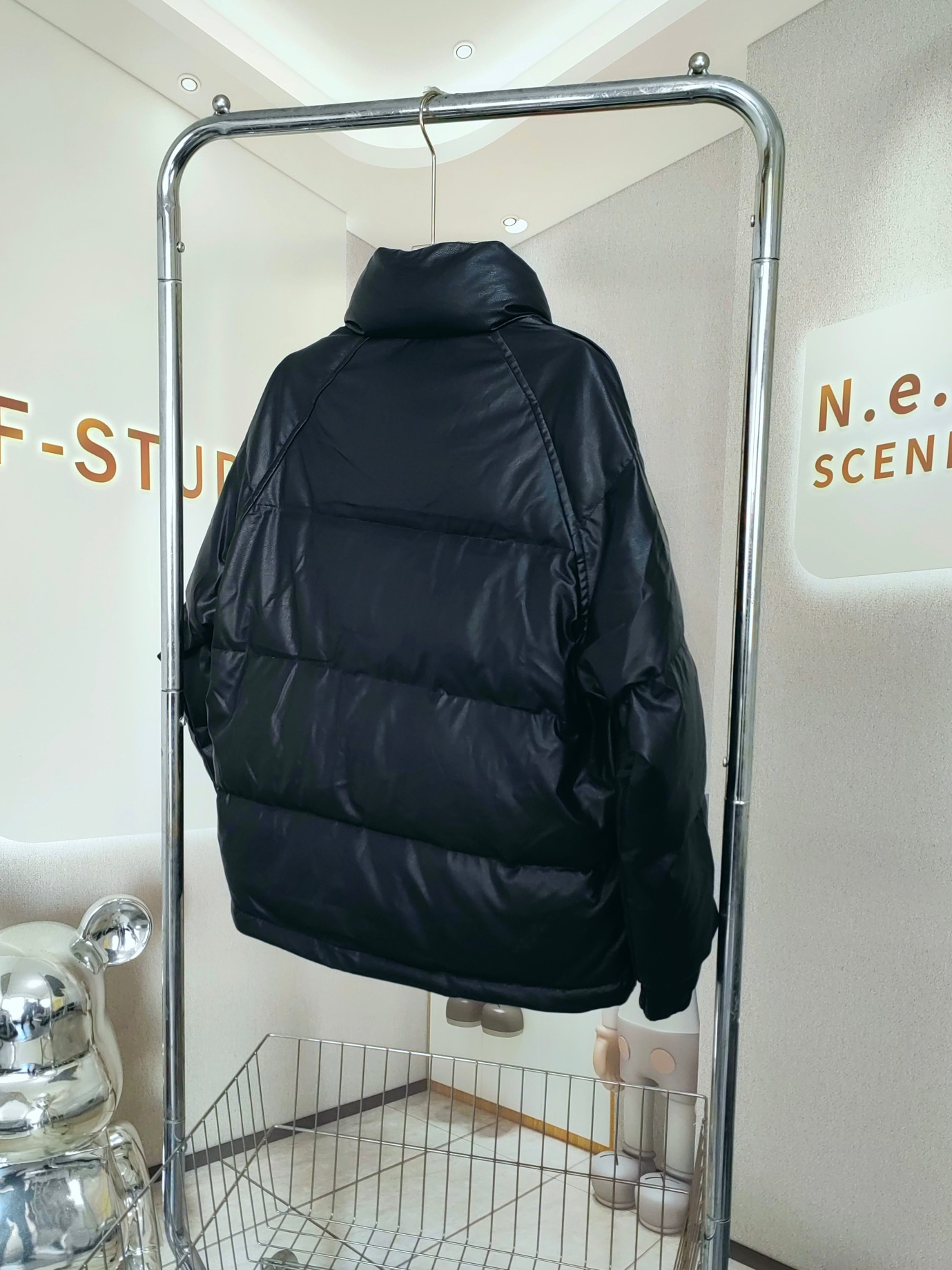 【PRADA  公式旗艦店】プラダ  ダウンジャケット好評に付き再入荷！241227