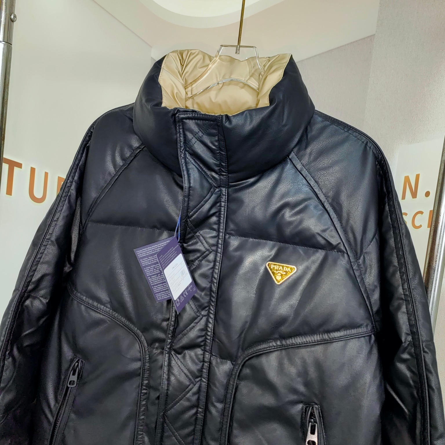 【PRADA  公式旗艦店】プラダ  ダウンジャケット好評に付き再入荷！241227