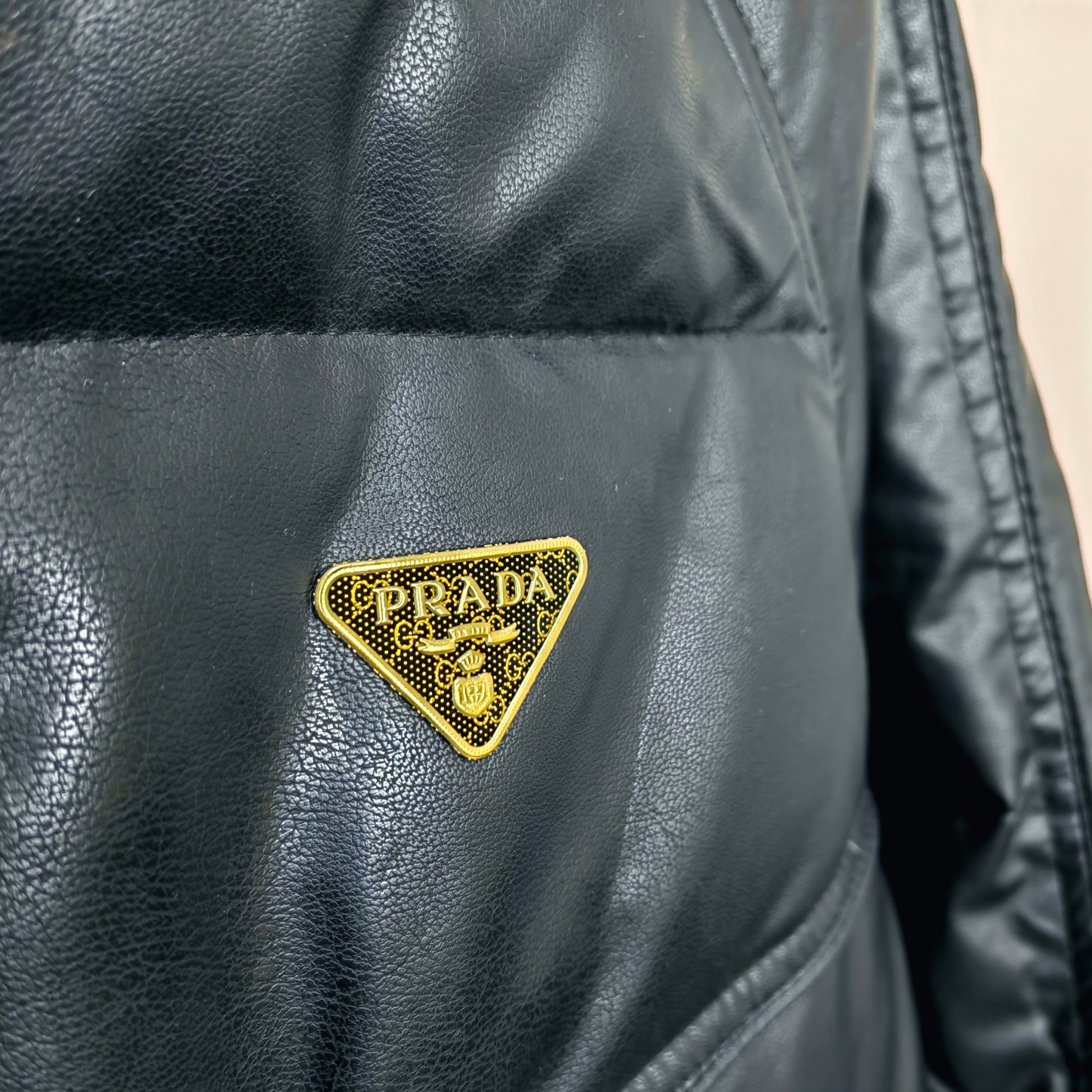 【PRADA  公式旗艦店】プラダ  ダウンジャケット好評に付き再入荷！241227