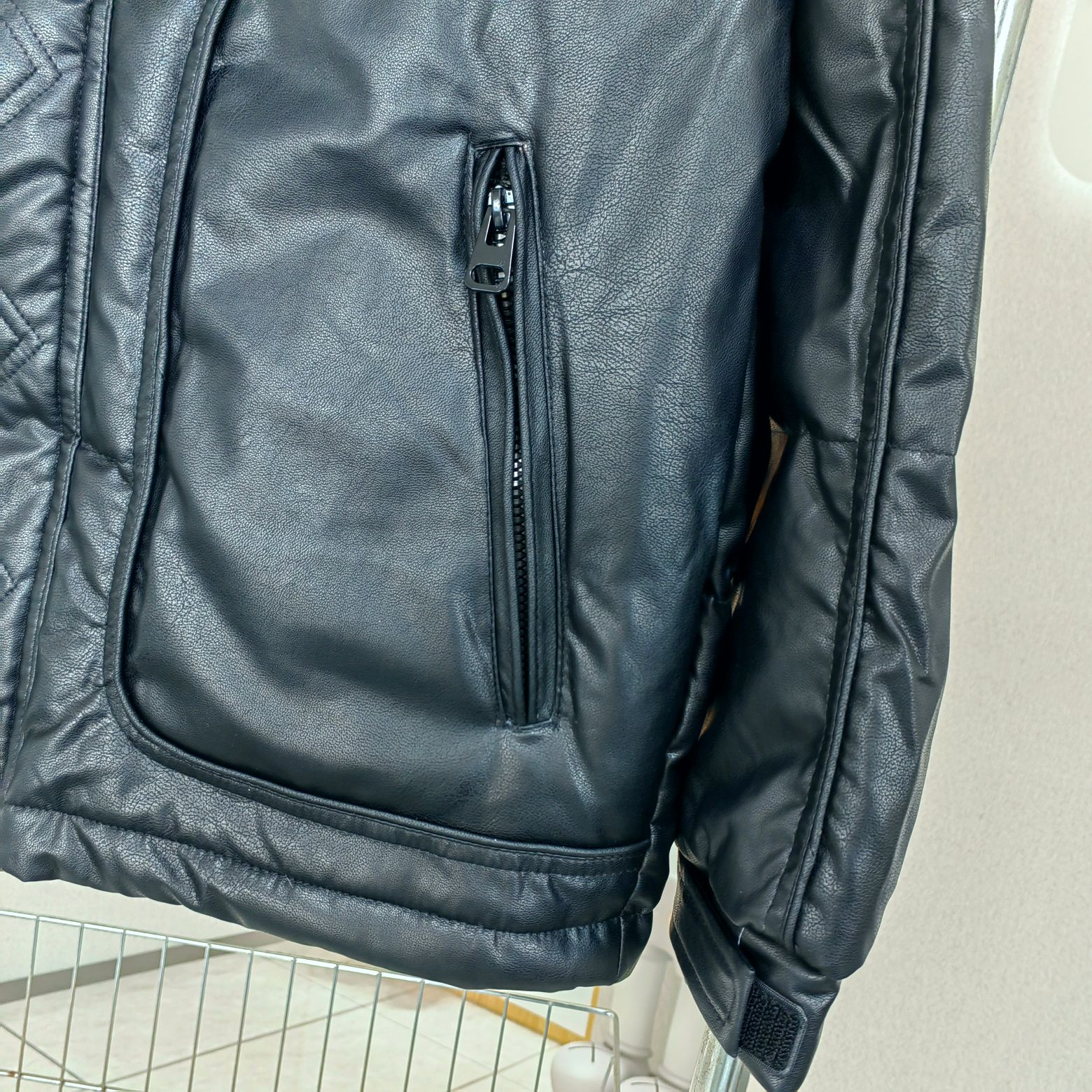 【PRADA  公式旗艦店】プラダ  ダウンジャケット好評に付き再入荷！241227