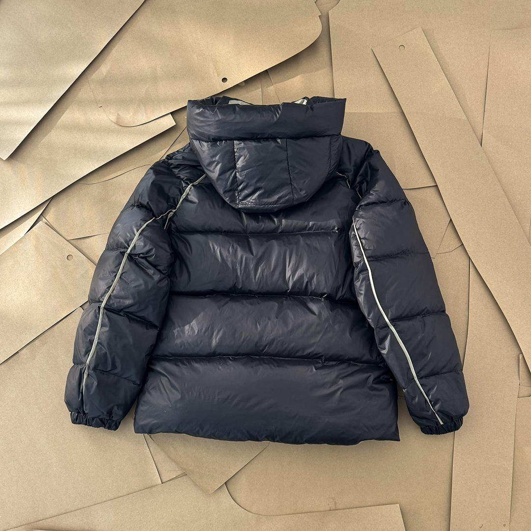 【PRADA  公式旗艦店】プラダ  ダウンジャケット好評に付き再入荷！241227