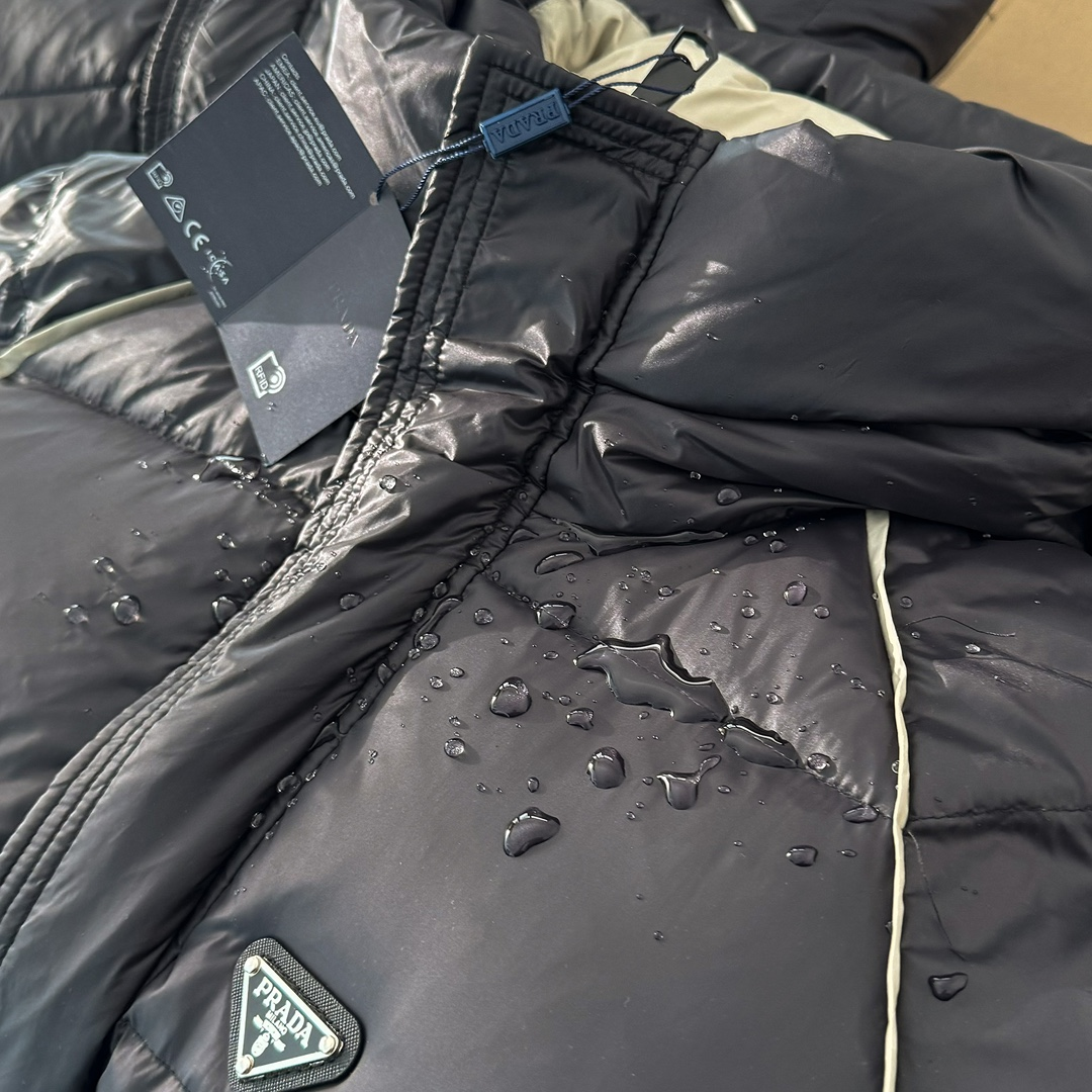 【PRADA  公式旗艦店】プラダ  ダウンジャケット好評に付き再入荷！241227