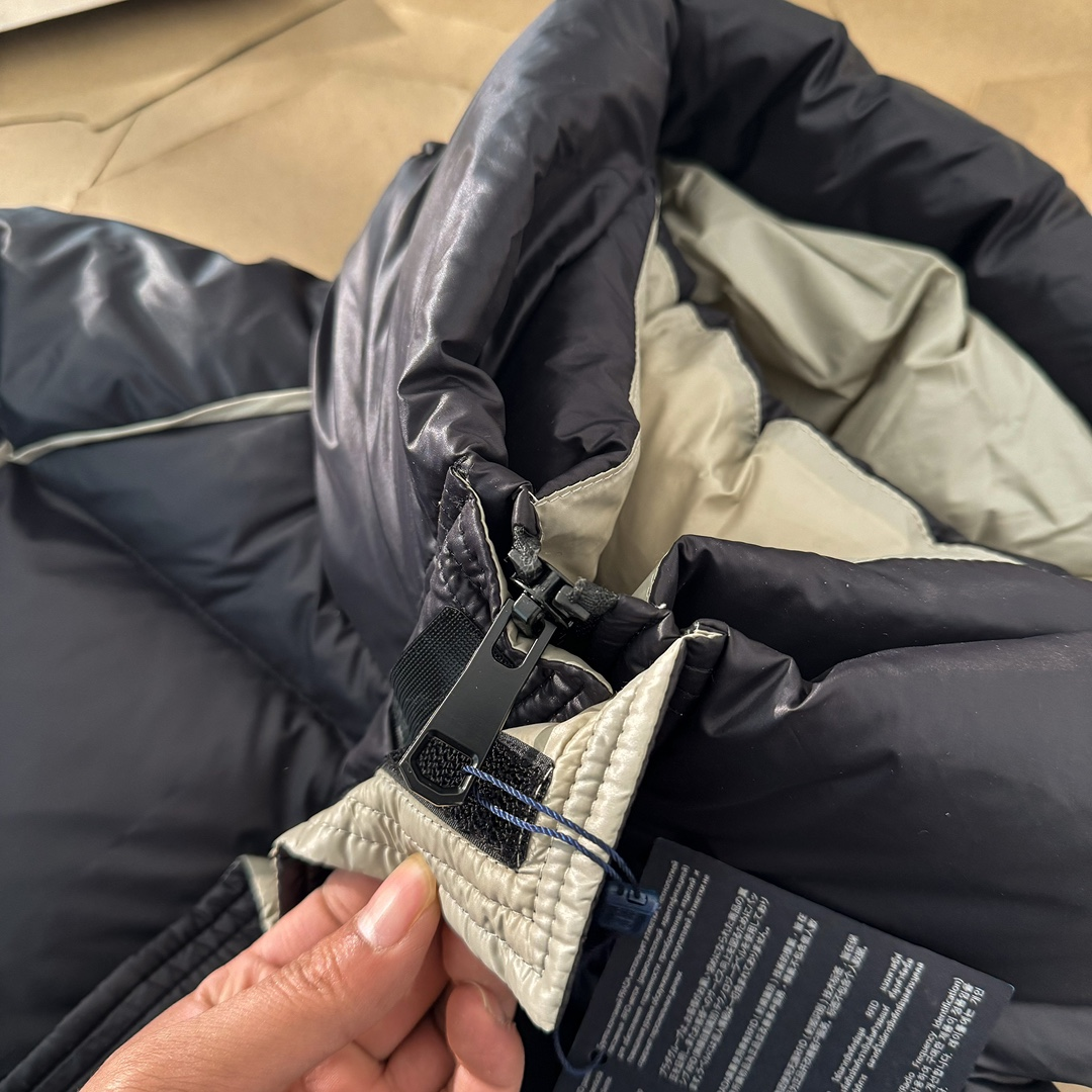 【PRADA  公式旗艦店】プラダ  ダウンジャケット好評に付き再入荷！241227