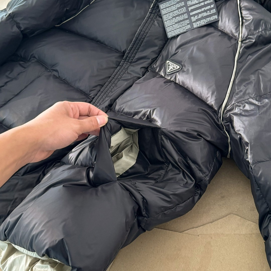 【PRADA  公式旗艦店】プラダ  ダウンジャケット好評に付き再入荷！241227