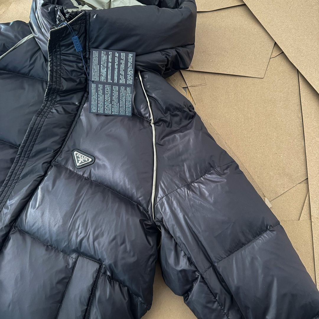 【PRADA  公式旗艦店】プラダ  ダウンジャケット好評に付き再入荷！241227