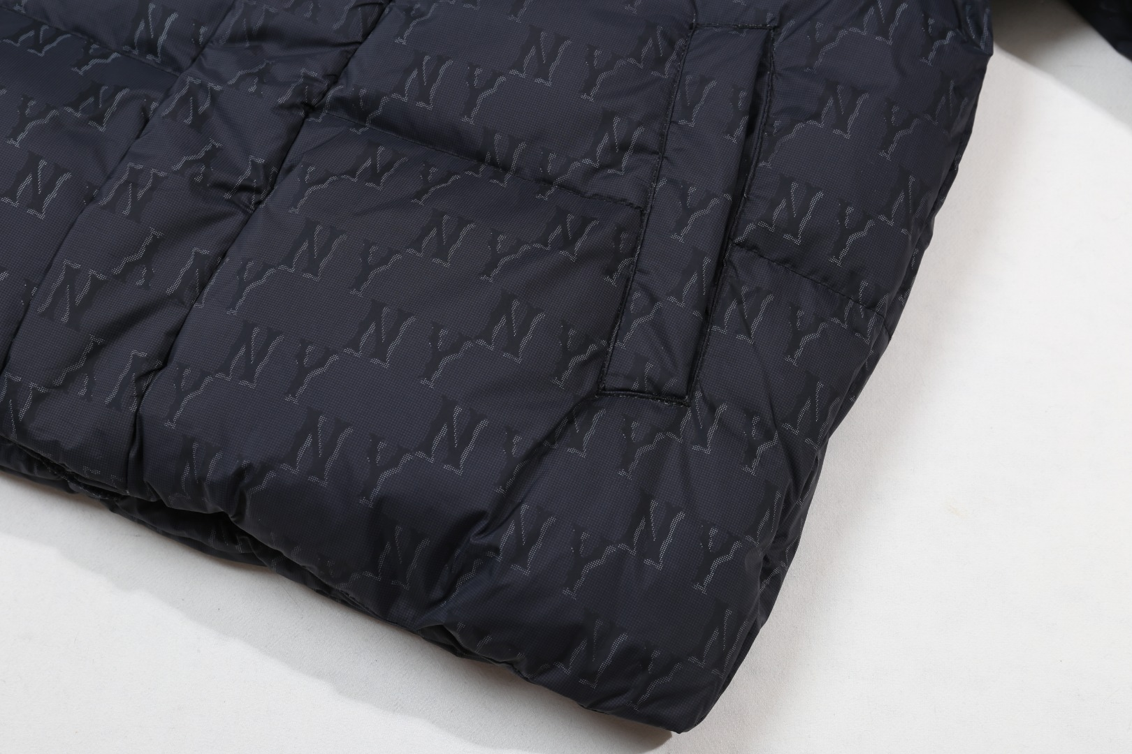 【MLB  公式旗艦店】ヤンキース  ダウンジャケット好評に付き再入荷！241227