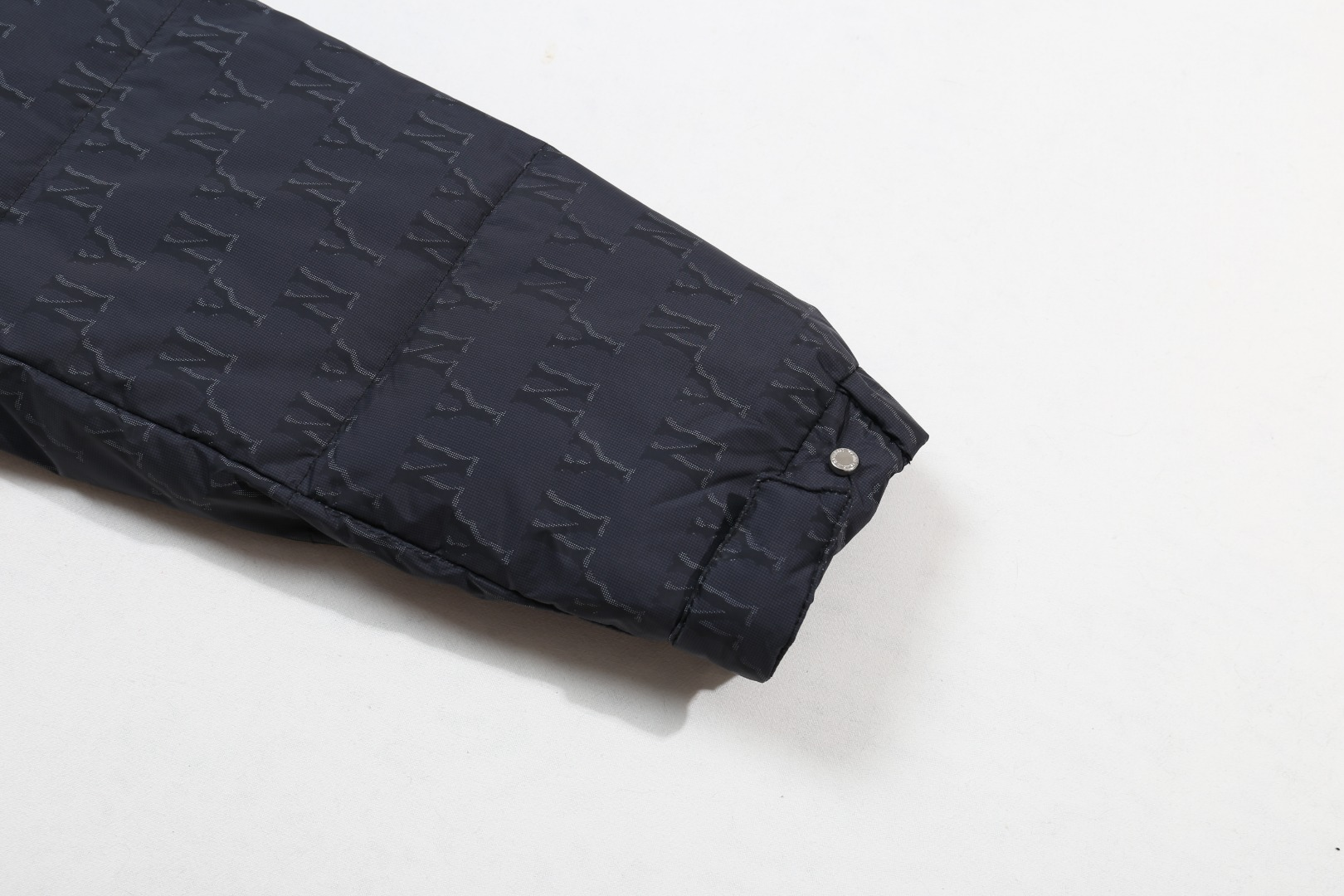 【MLB  公式旗艦店】ヤンキース  ダウンジャケット好評に付き再入荷！241227