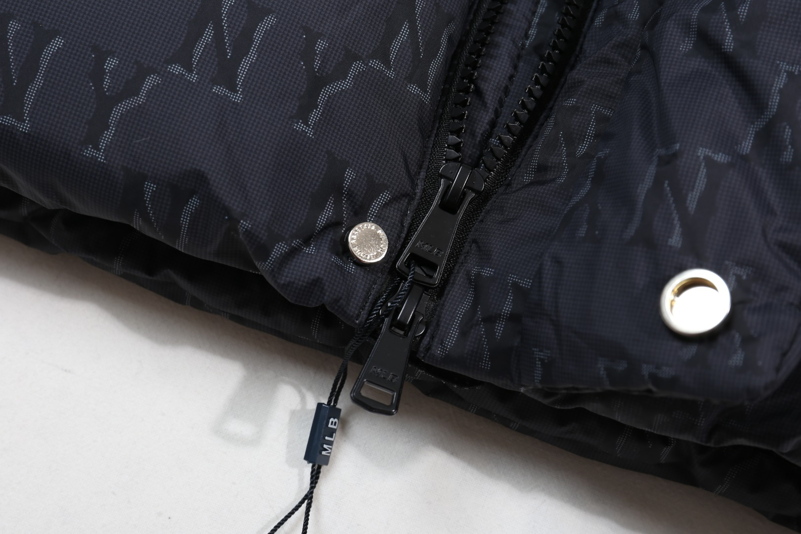 【MLB  公式旗艦店】ヤンキース  ダウンジャケット好評に付き再入荷！241227