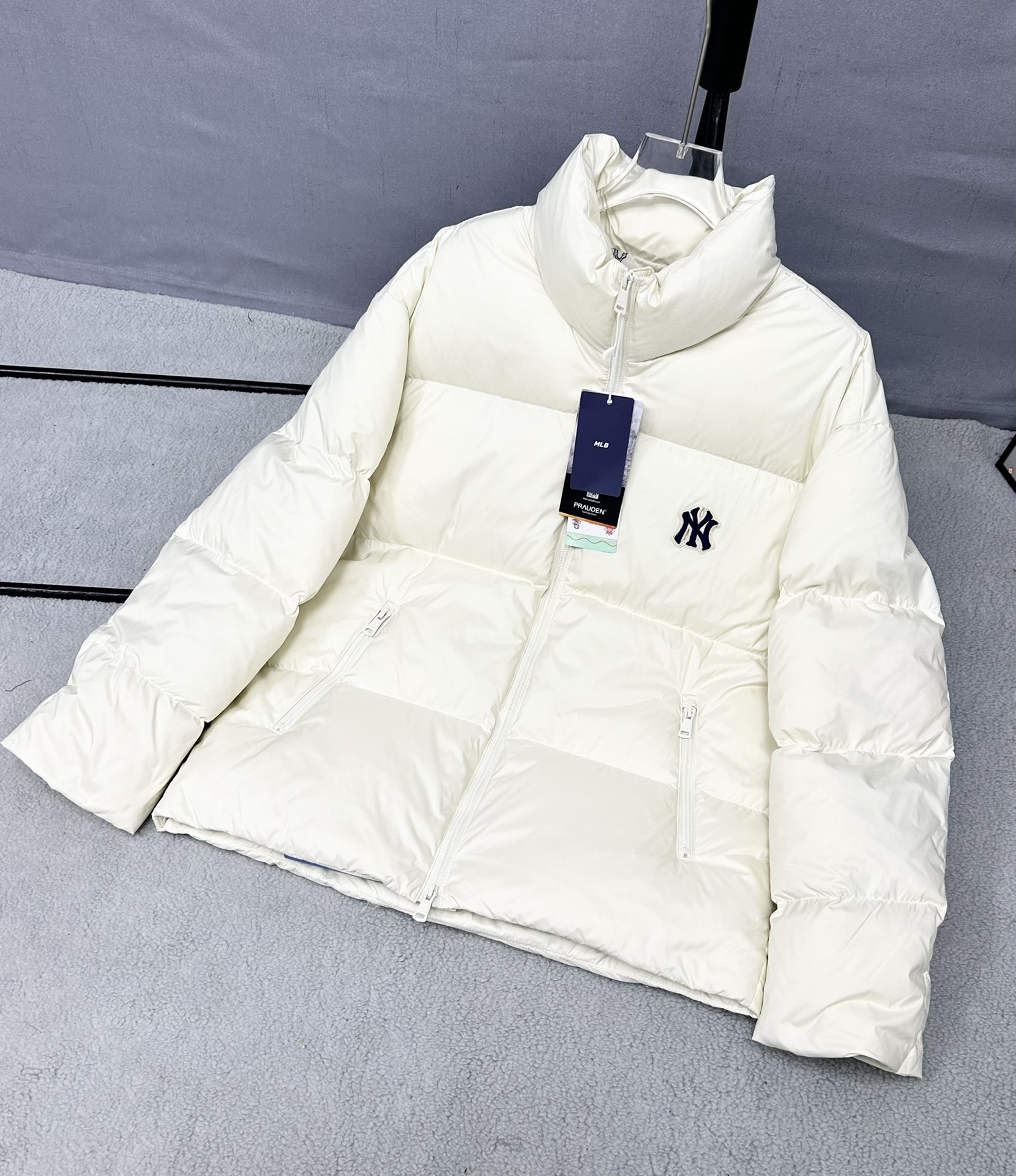 【MLB  公式旗艦店】ヤンキース  ダウンジャケット好評に付き再入荷！241227